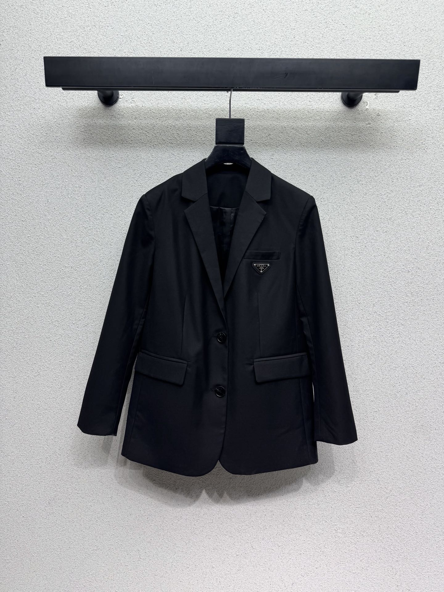 Черный пиджак Prada