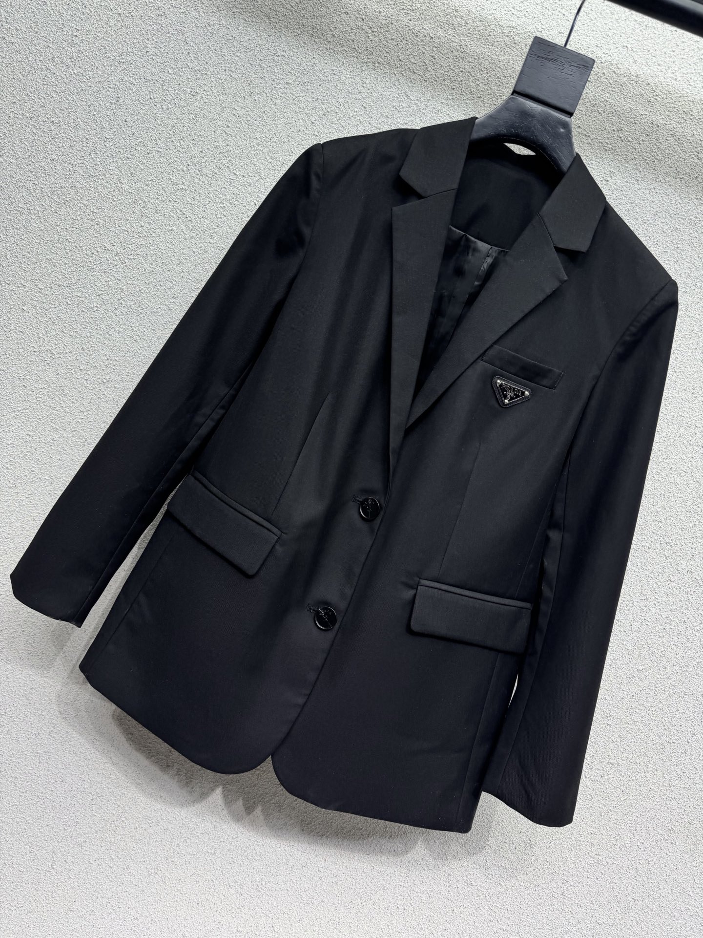 Черный пиджак Prada