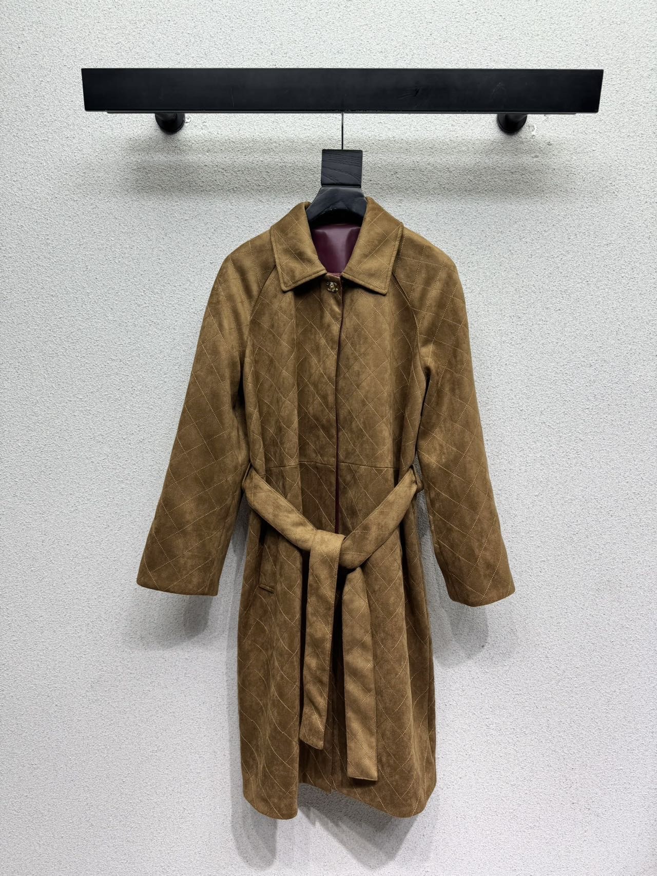 Тренч-пальто из лаковой кожи с ромбовидной стежкой Gucci