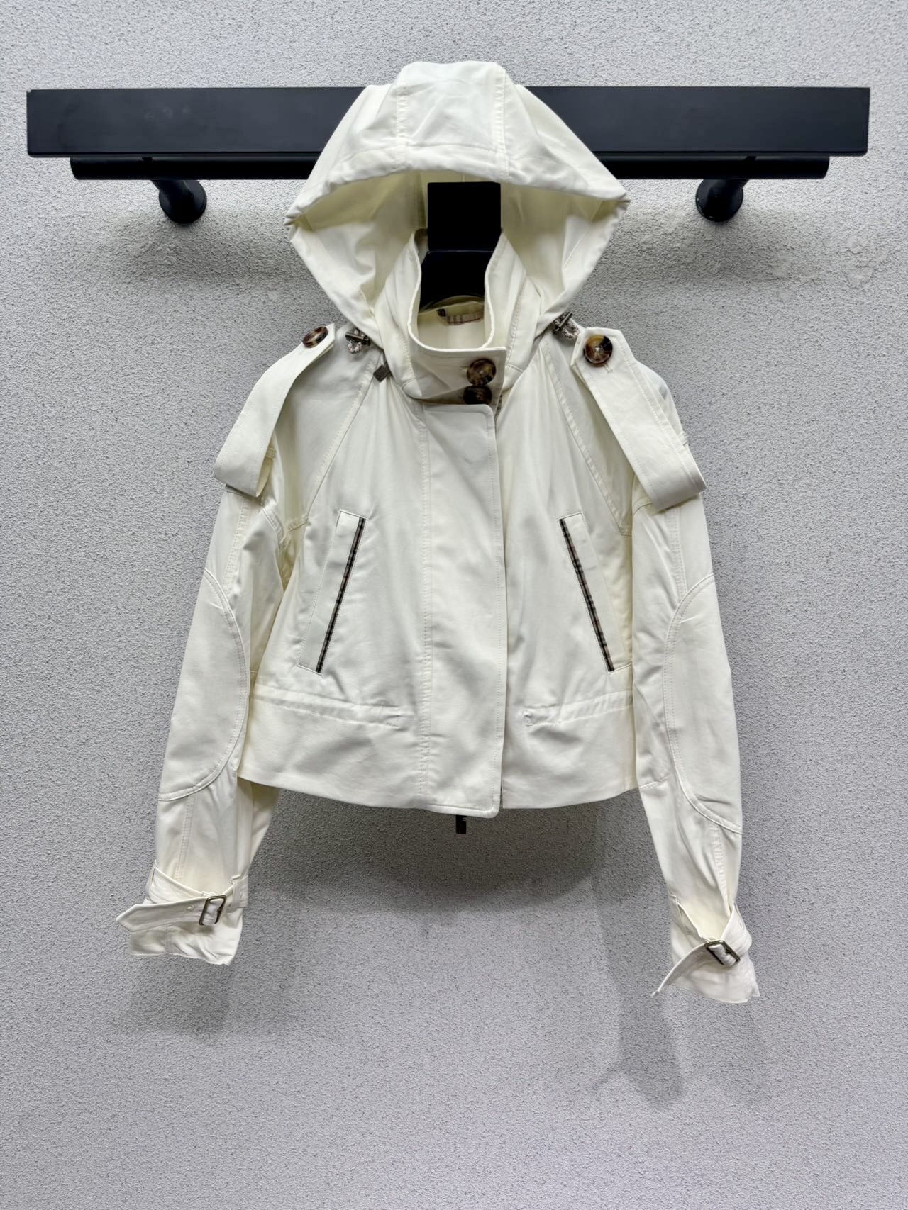 Короткий плащ-тренч Burberry