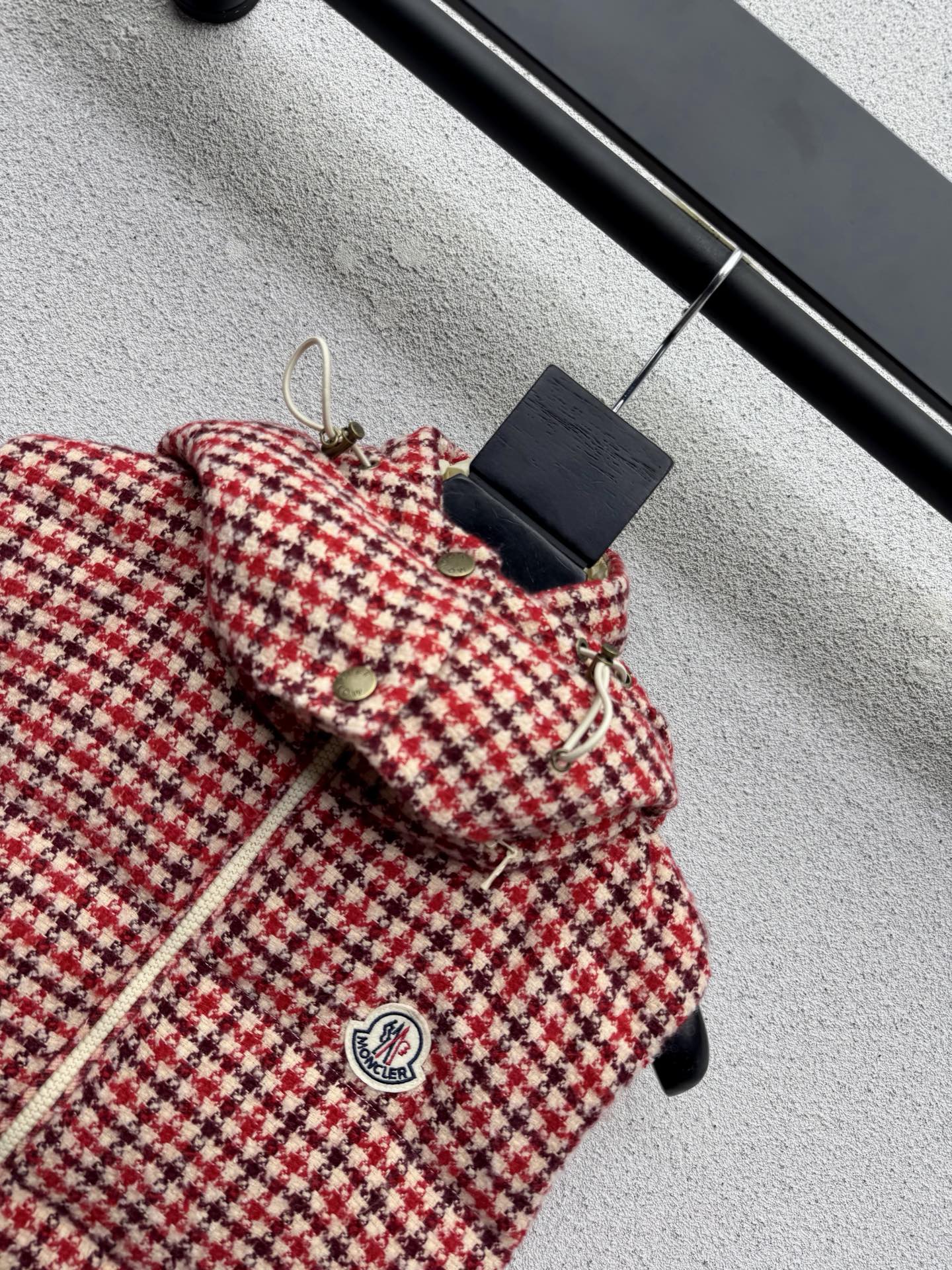 Жилет с капюшоном в клетку Moncler