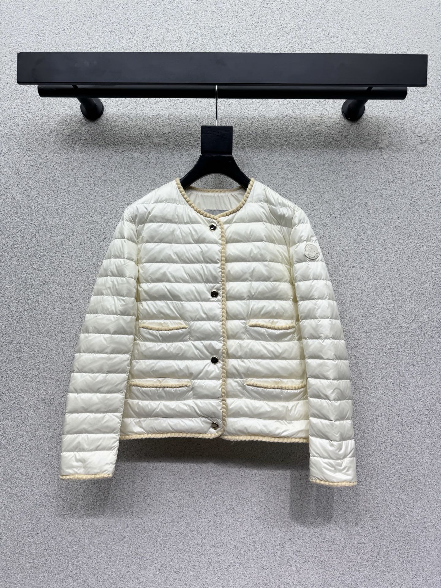 Зимняя куртка с пуховым наполнителем Moncler