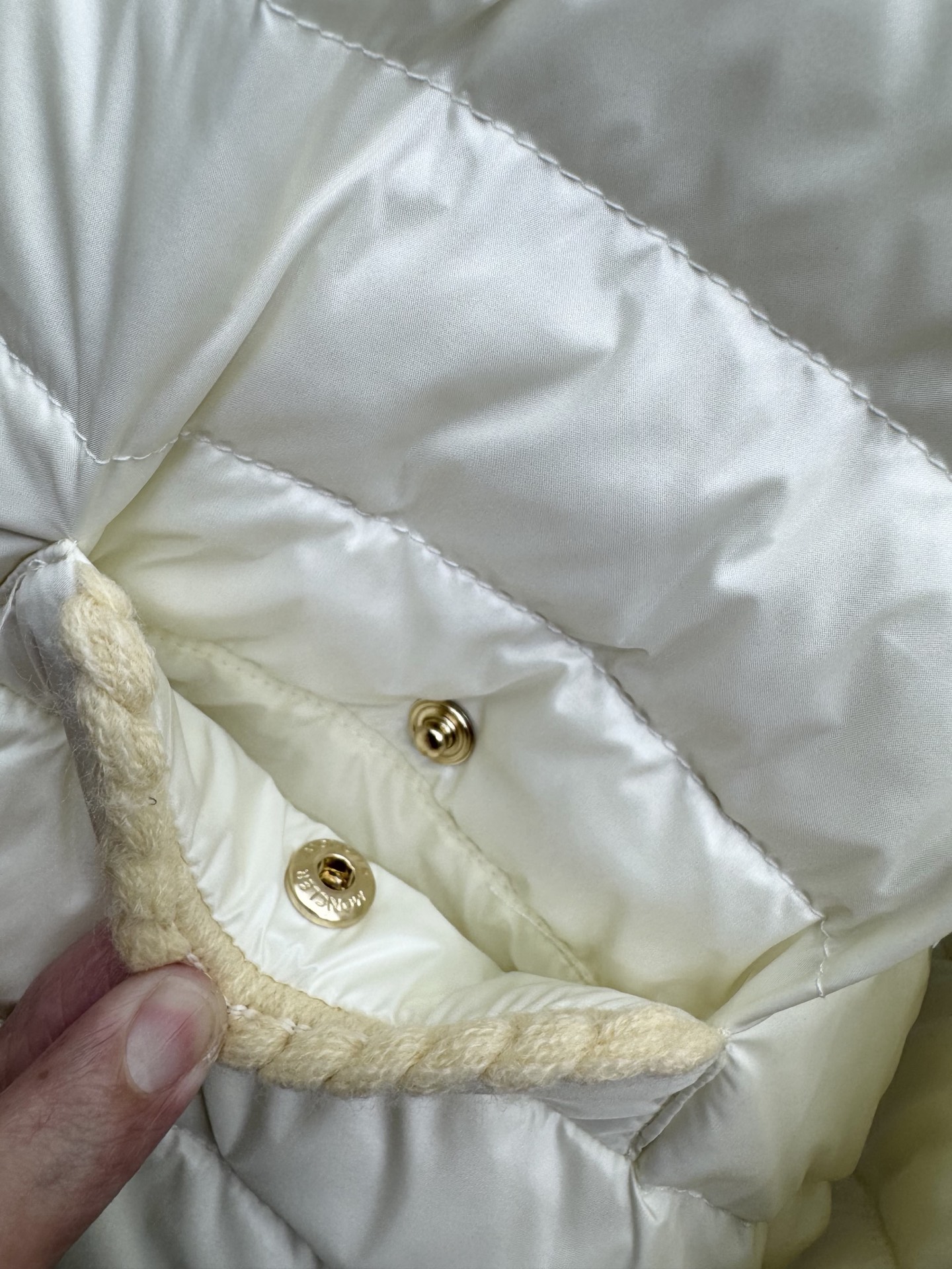 Зимняя куртка с пуховым наполнителем Moncler