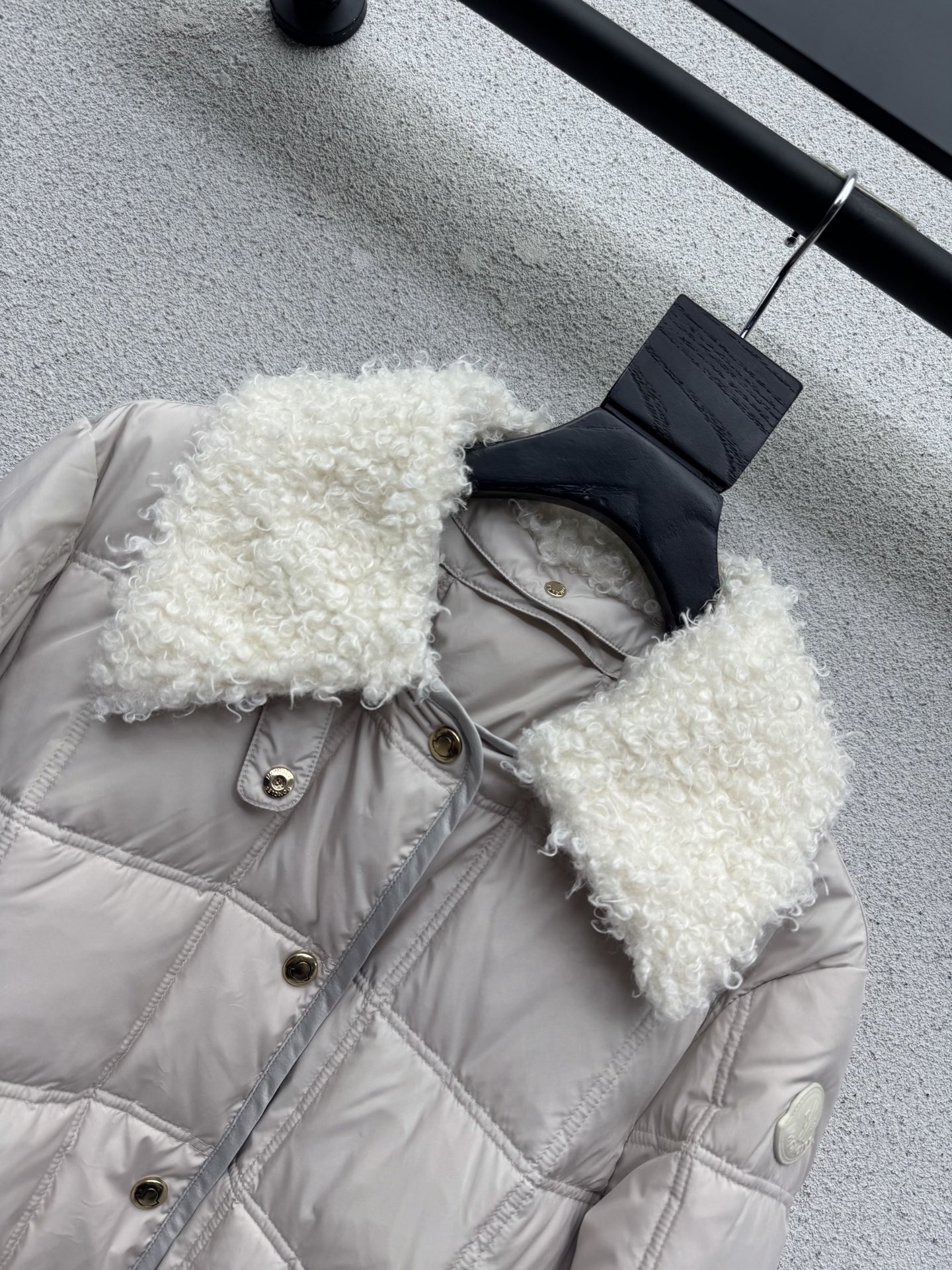 Зимняя куртка с меховым воротником Moncler