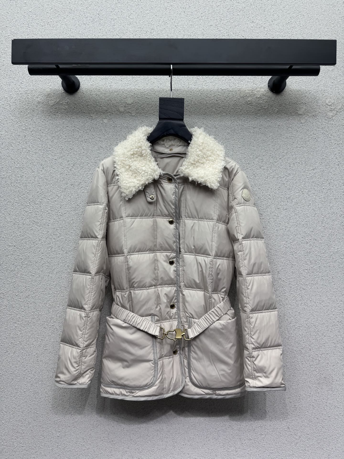 Зимняя куртка с меховым воротником Moncler