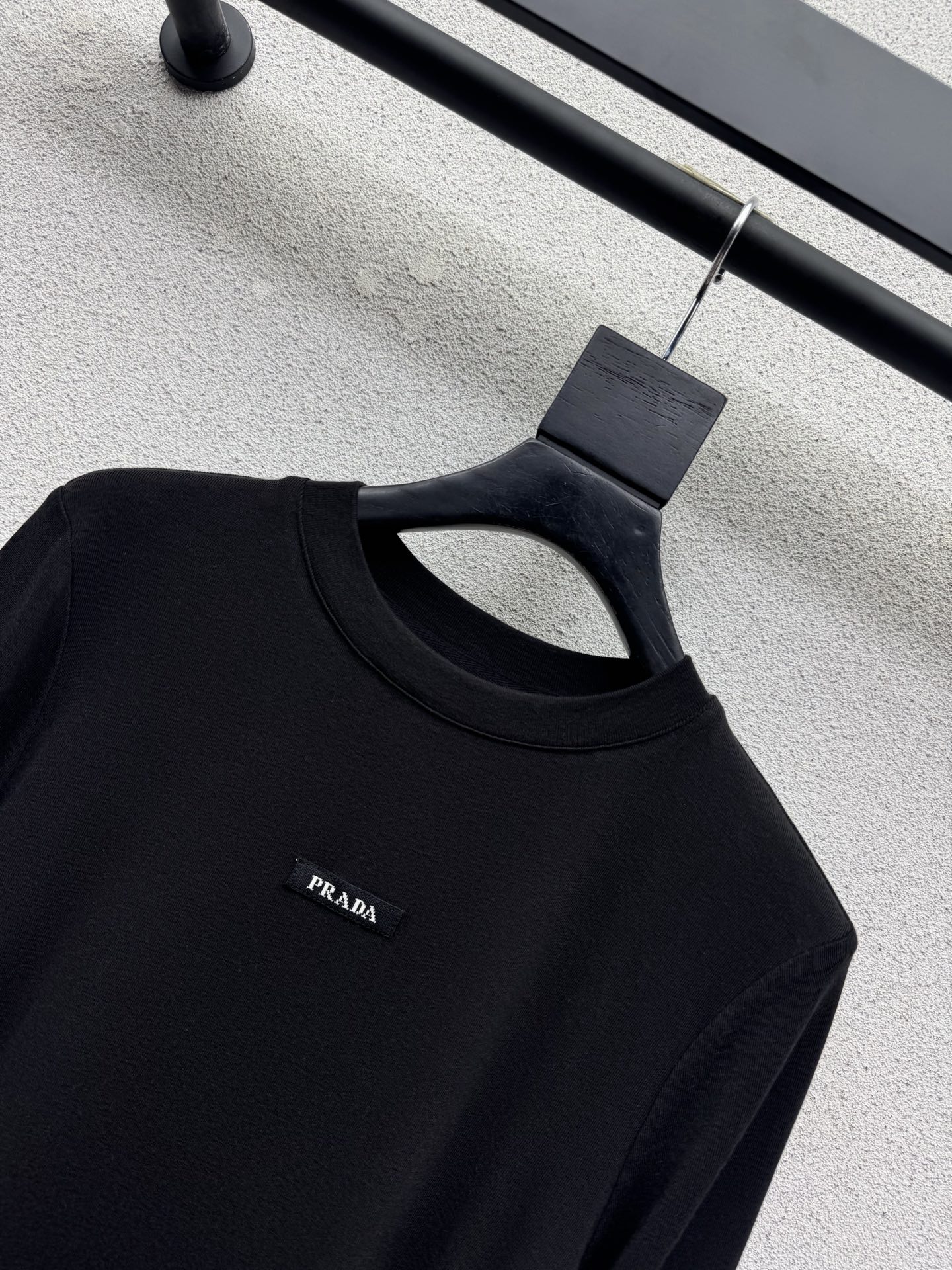 Чёрный джемпер с логотипом Prada