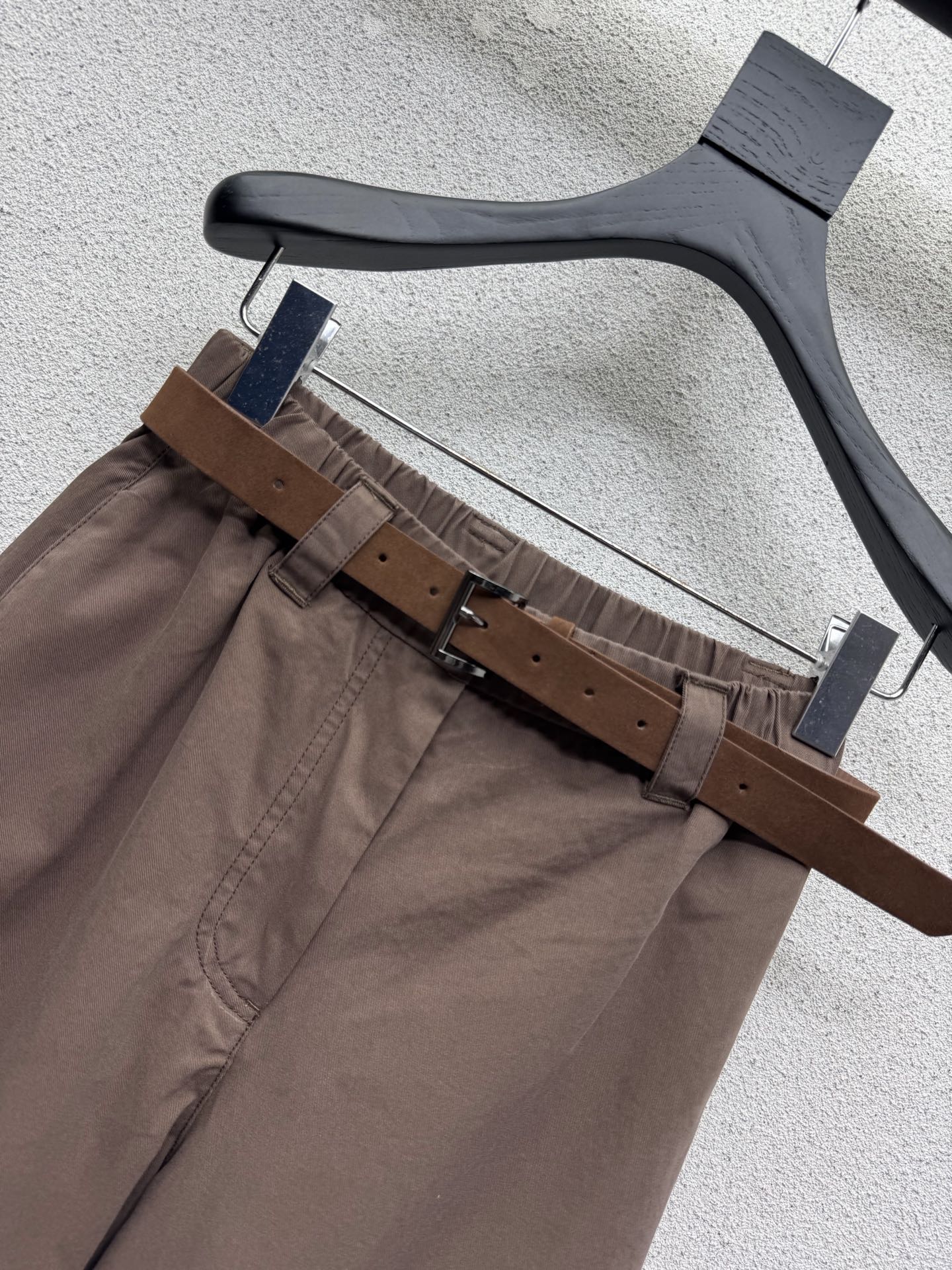 Коричневые брюки с поясом Burberry