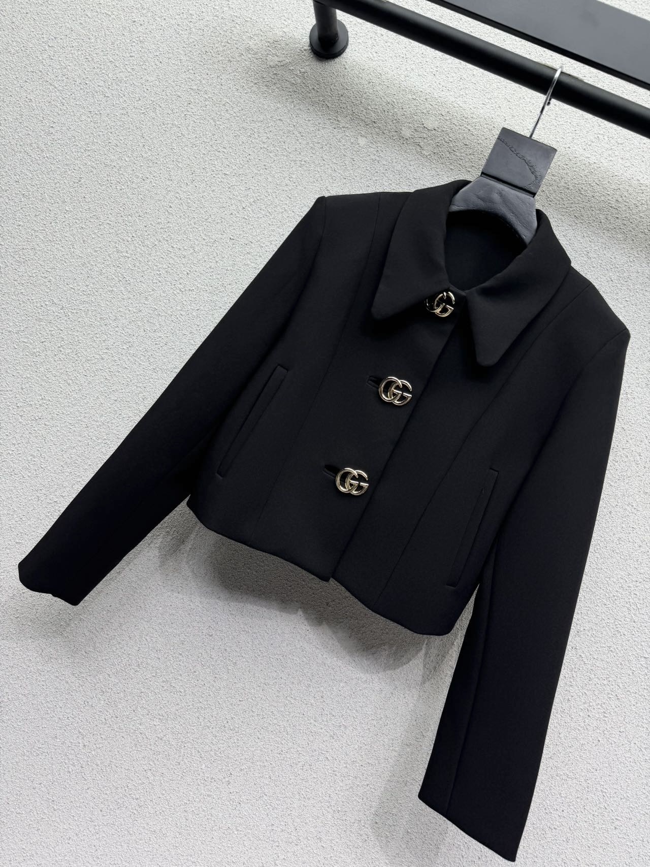 Женский короткий пиджак с металлическими кнопками Gucci