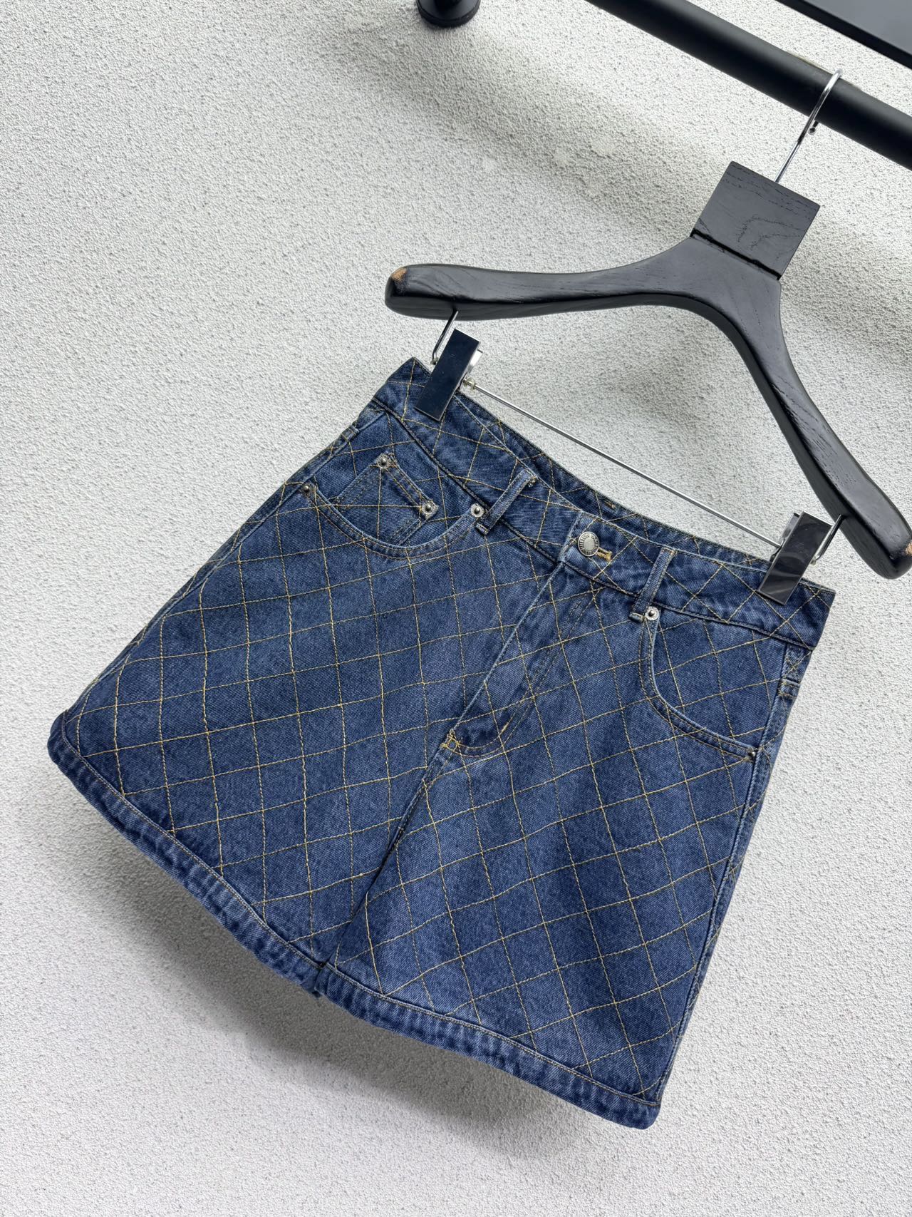 Короткие джинсовые брюки с ромбовидной вышивкой Loro Piana