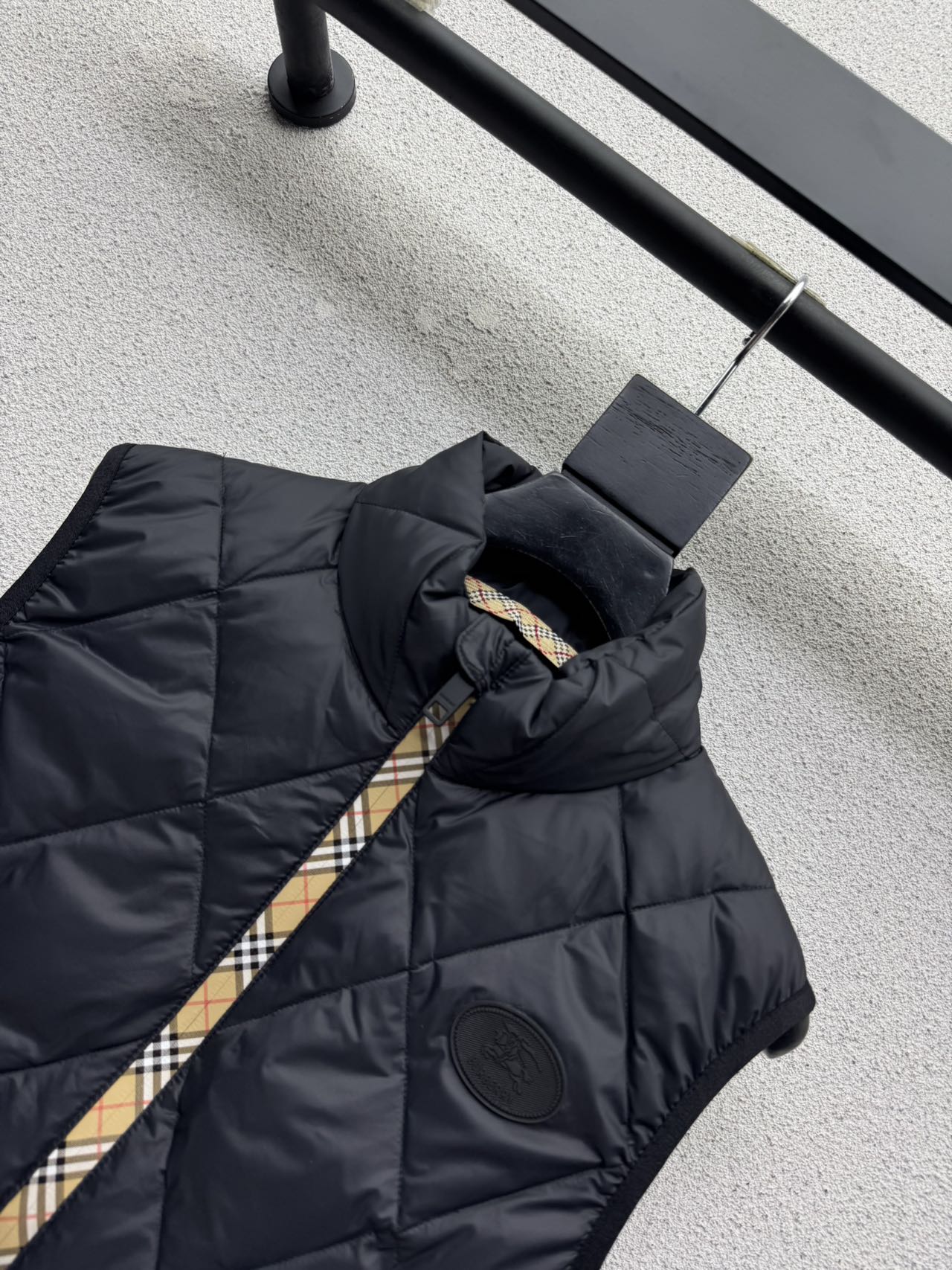 Кожаный жилет Burberry с клетчатой молнией