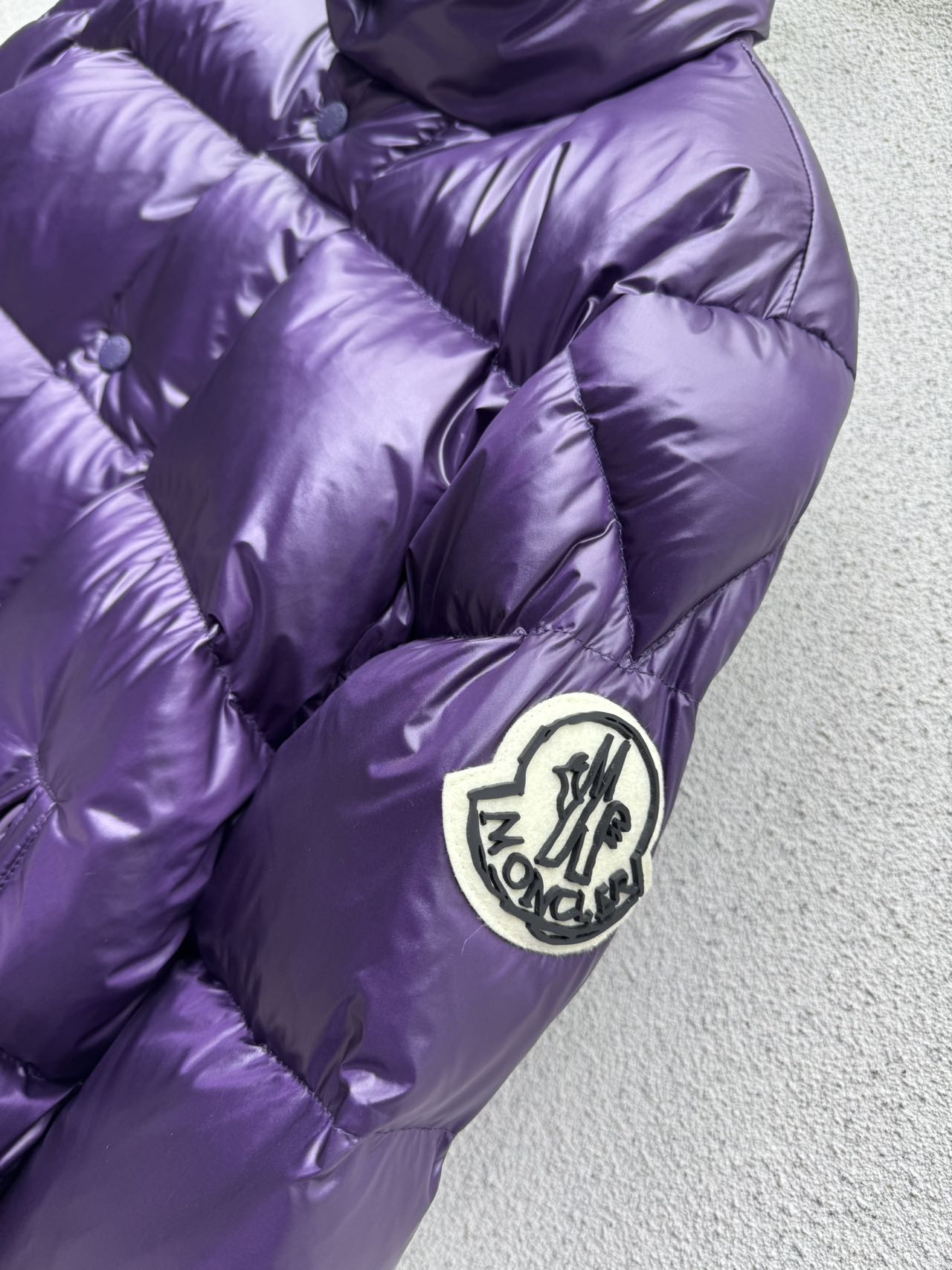 Пуховик Moncler фиолетовый