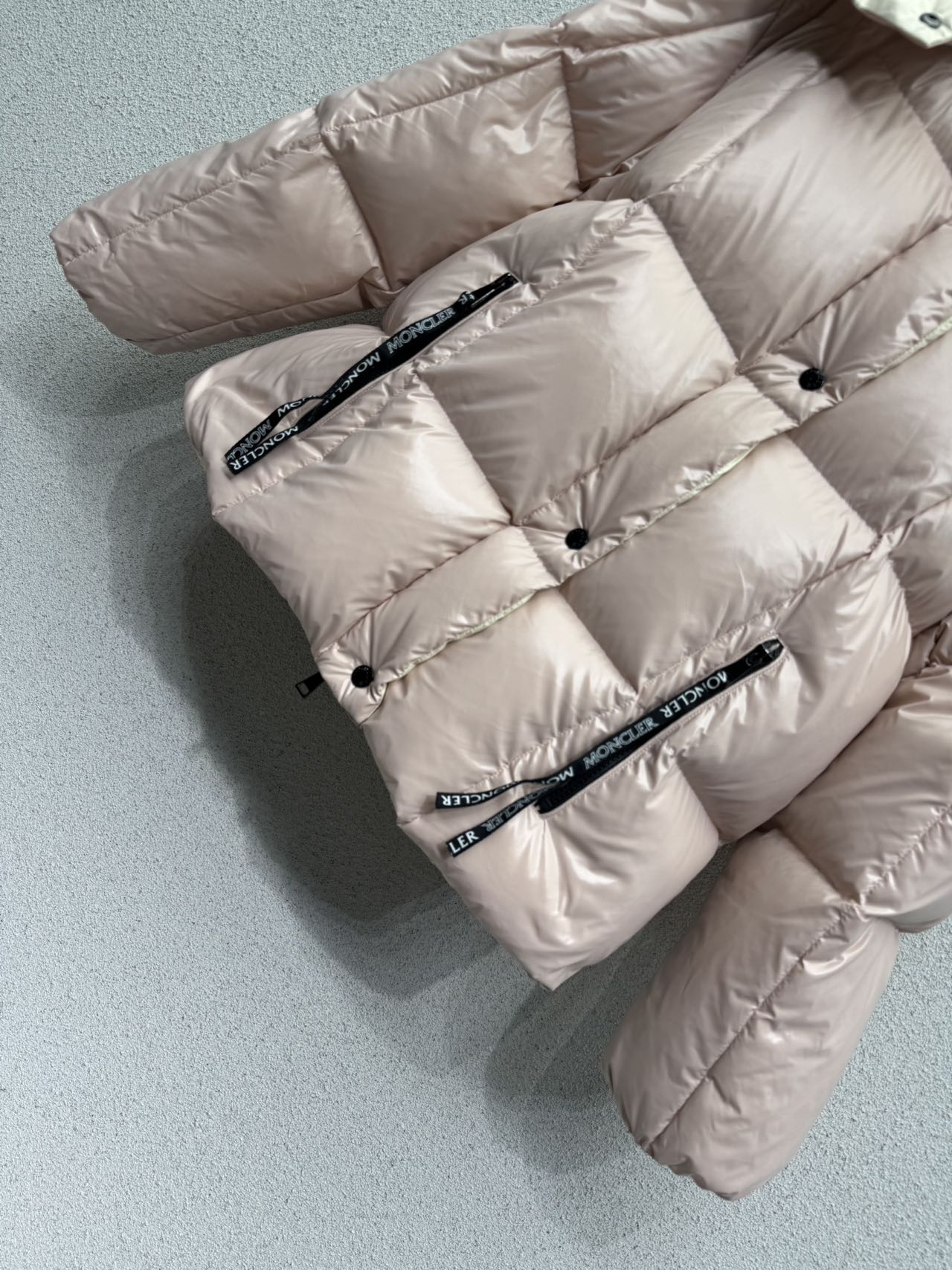 Пуховик Moncler