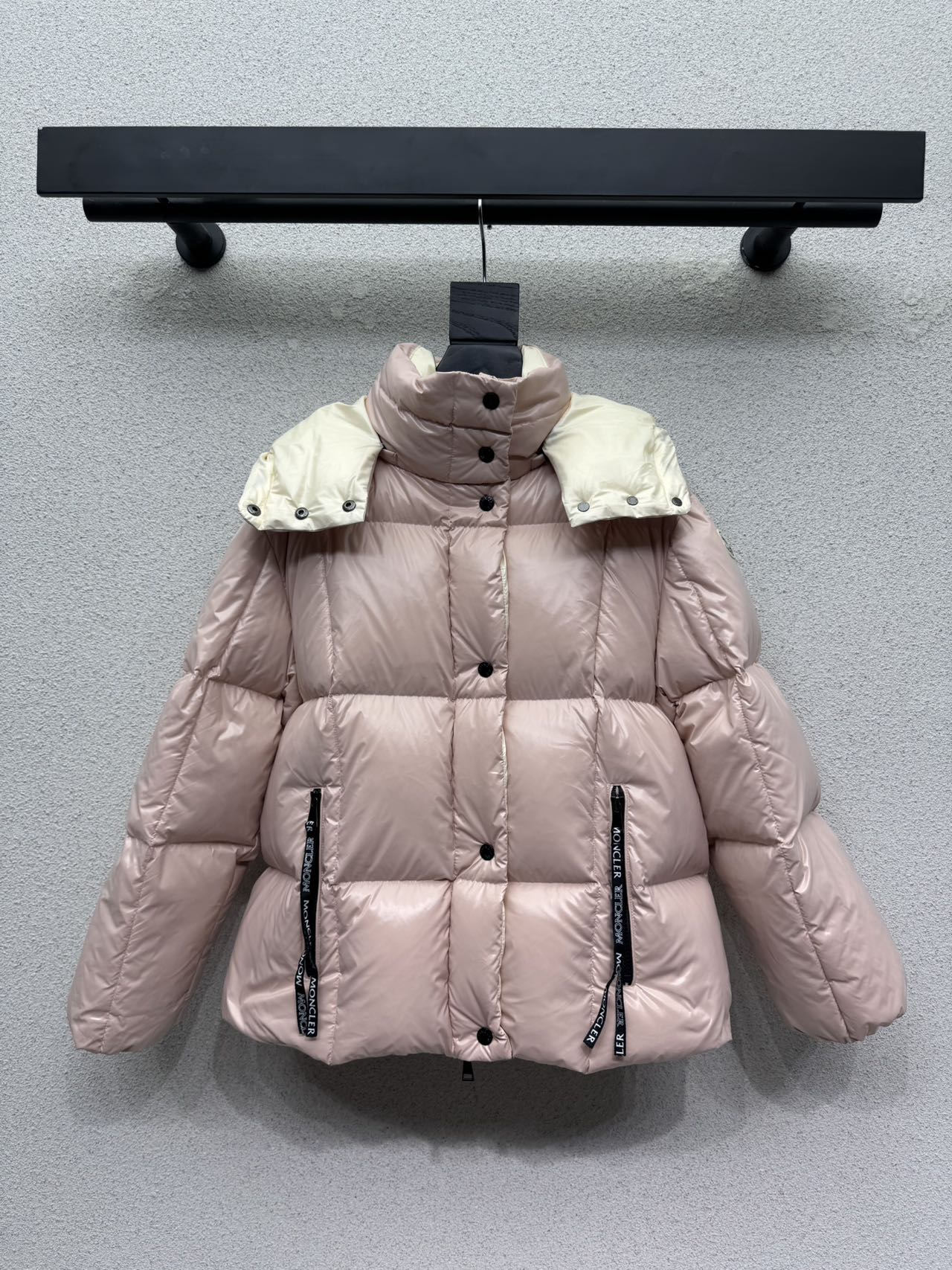 Пуховик Moncler