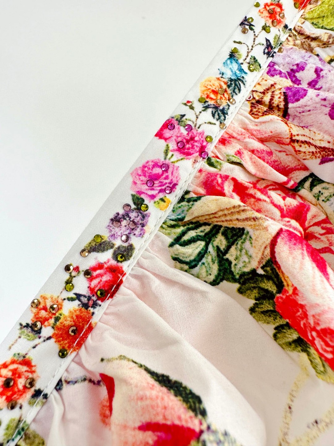 “Camilla Dress: Cotton Fabric, V-Collar, Elastic Wrinkles, Crystal Hottips. #F2281” - 图片 9