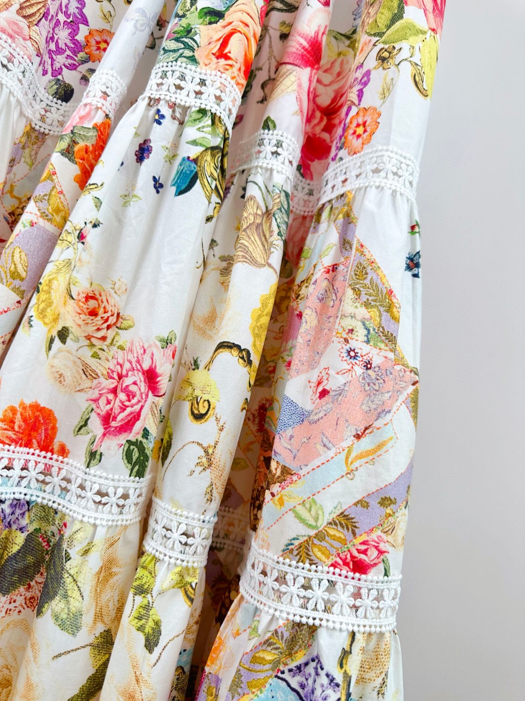 “Camilla Dress: Cotton Fabric, V-Collar, Elastic Wrinkles, Crystal Hottips. #F2281” - 图片 7