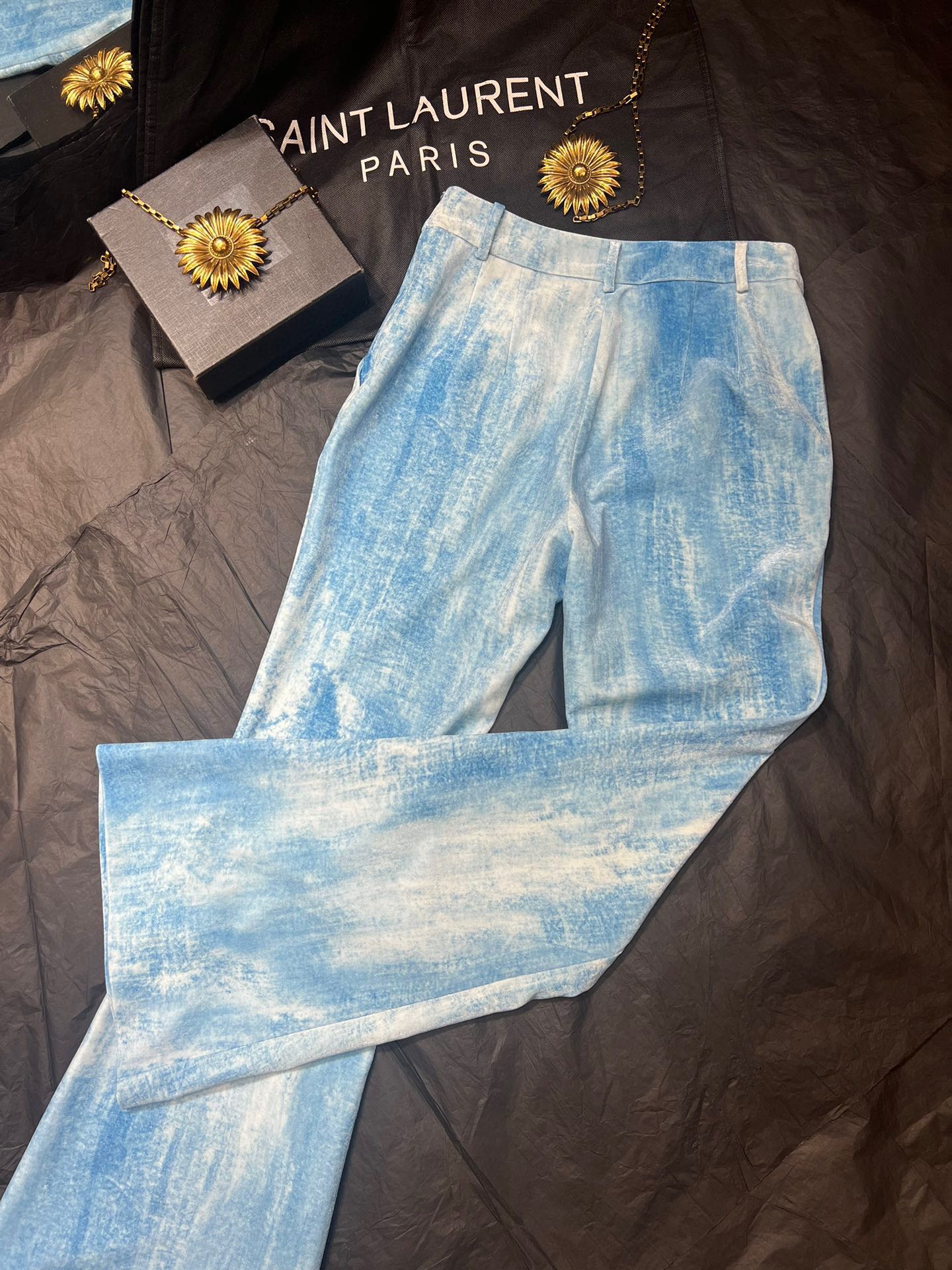 Elegant Customized Suit Collection by Ermanno Scervino: Luxurious Velvet and Crafted Details - 图片 8