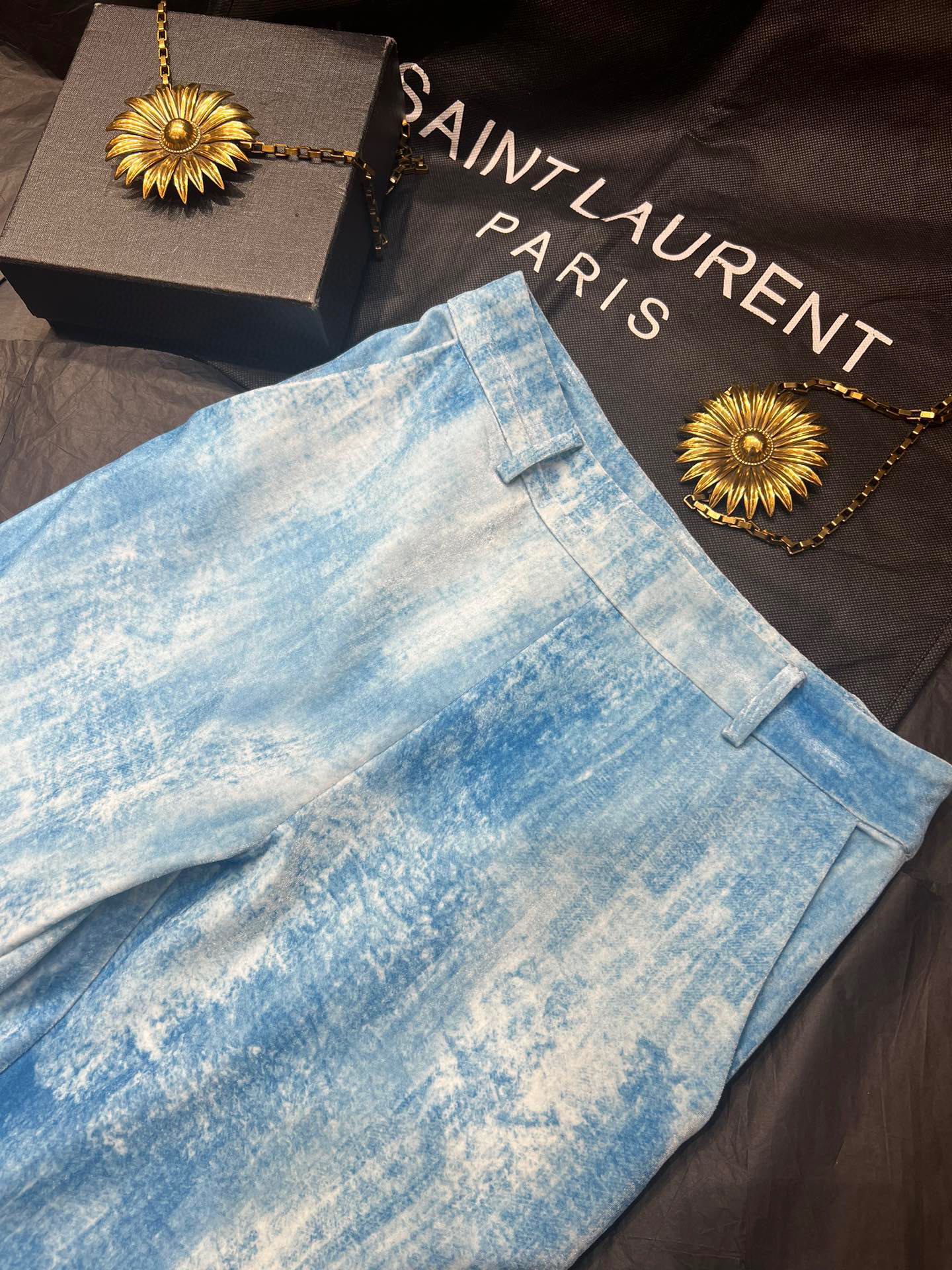 Elegant Customized Suit Collection by Ermanno Scervino: Luxurious Velvet and Crafted Details - 图片 9