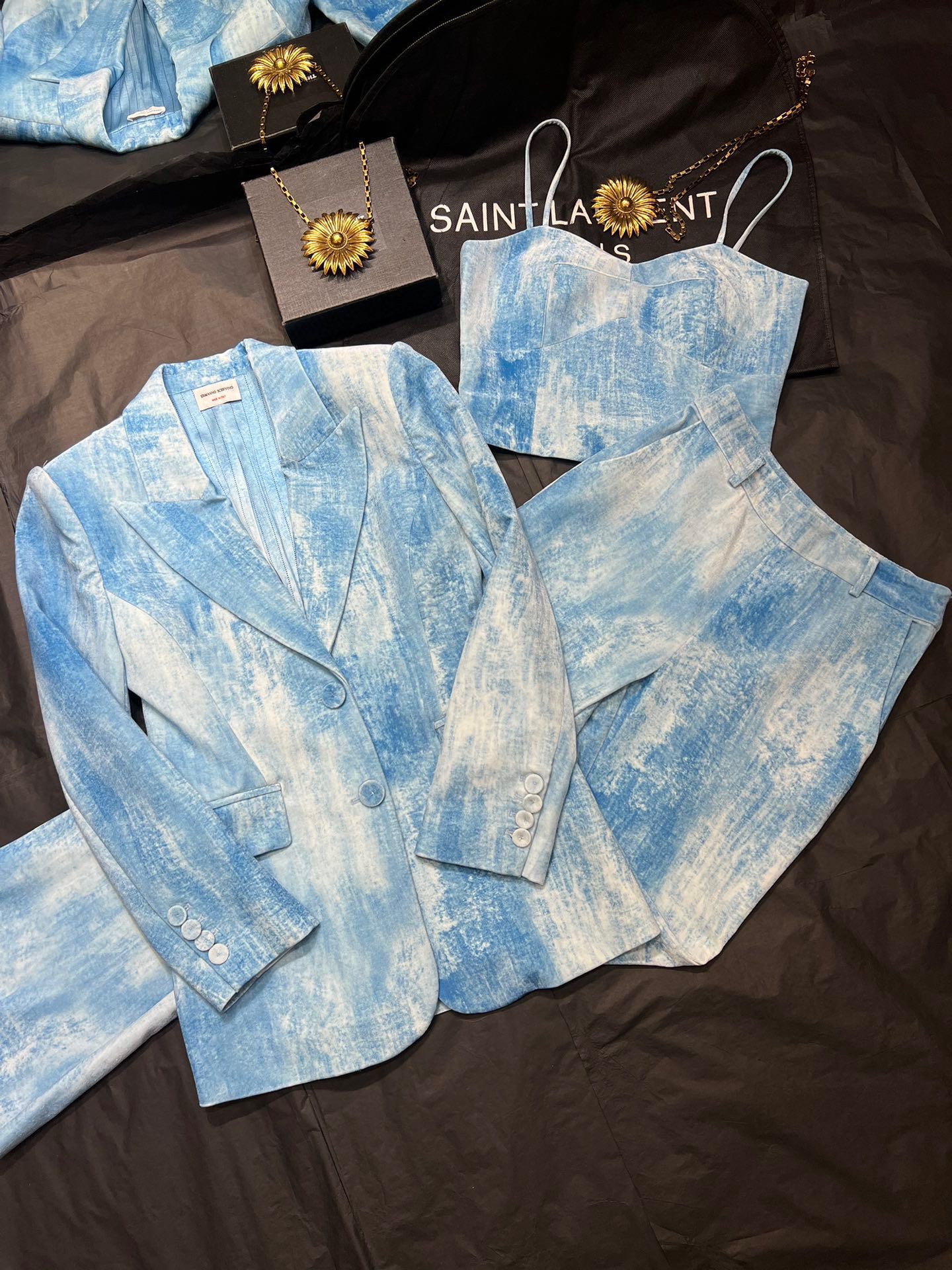 Luxurious Customized Velvet Suit by Ermanno Scervino: Elegant and Powerful Female Style - 图片 9