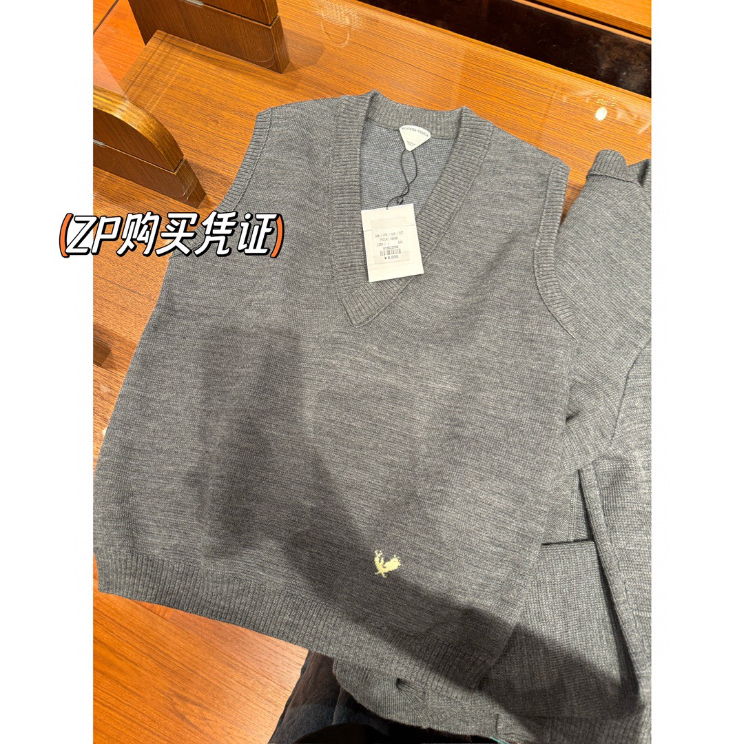 Review: Original Hard-Core Female Suit for Packing, Ideal for Layering with T-shirts or Shirts - 图片 1