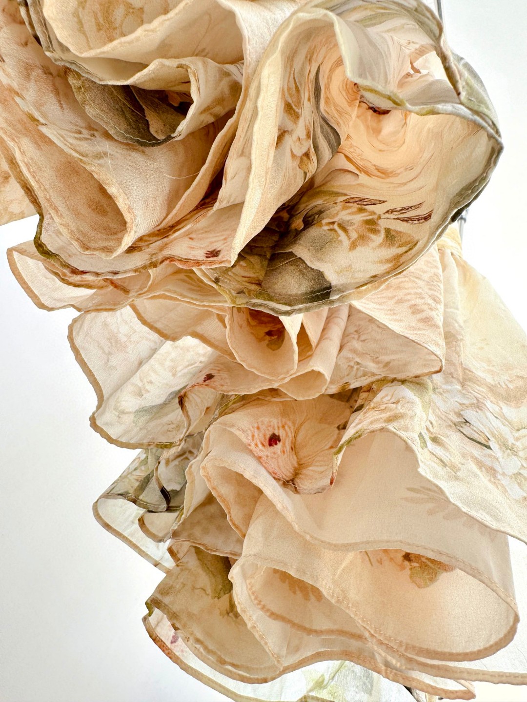 Autumn/Winter 2024 Camilla: Silk Dress with Green Pattern, High Collar, Crystal Details - 图片 6
