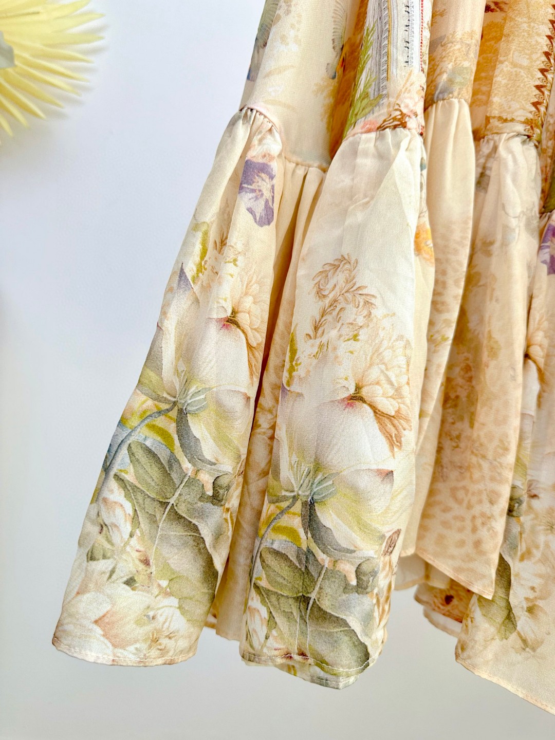 Autumn/Winter 2024 Camilla: Silk Dress with Green Pattern, High Collar, Crystal Details - 图片 8