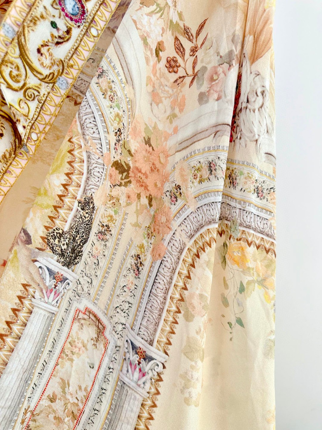 Autumn/Winter 2024 Camilla: Silk Dress with Green Pattern, High Collar, Crystal Details - 图片 7