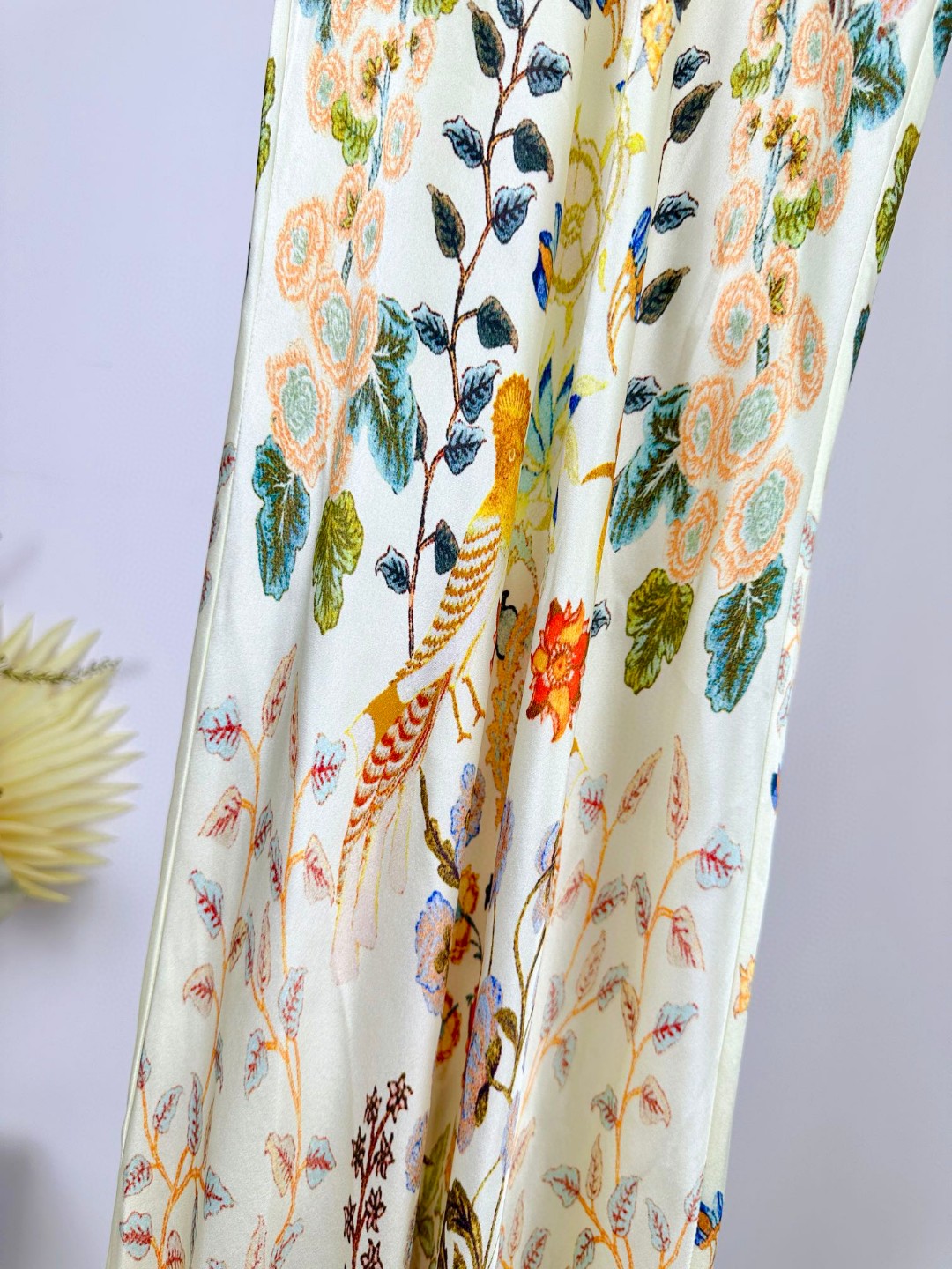 “Camilla: 100% Silk Dress with Unique Pattern and Crystal Hot Tips” - 图片 8