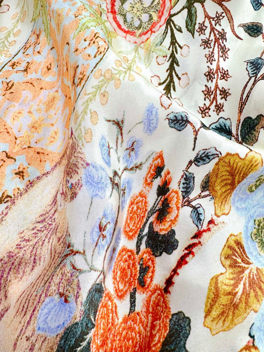 “Camilla: 100% Silk Dress with Unique Pattern and Crystal Hot Tips” - 图片 5