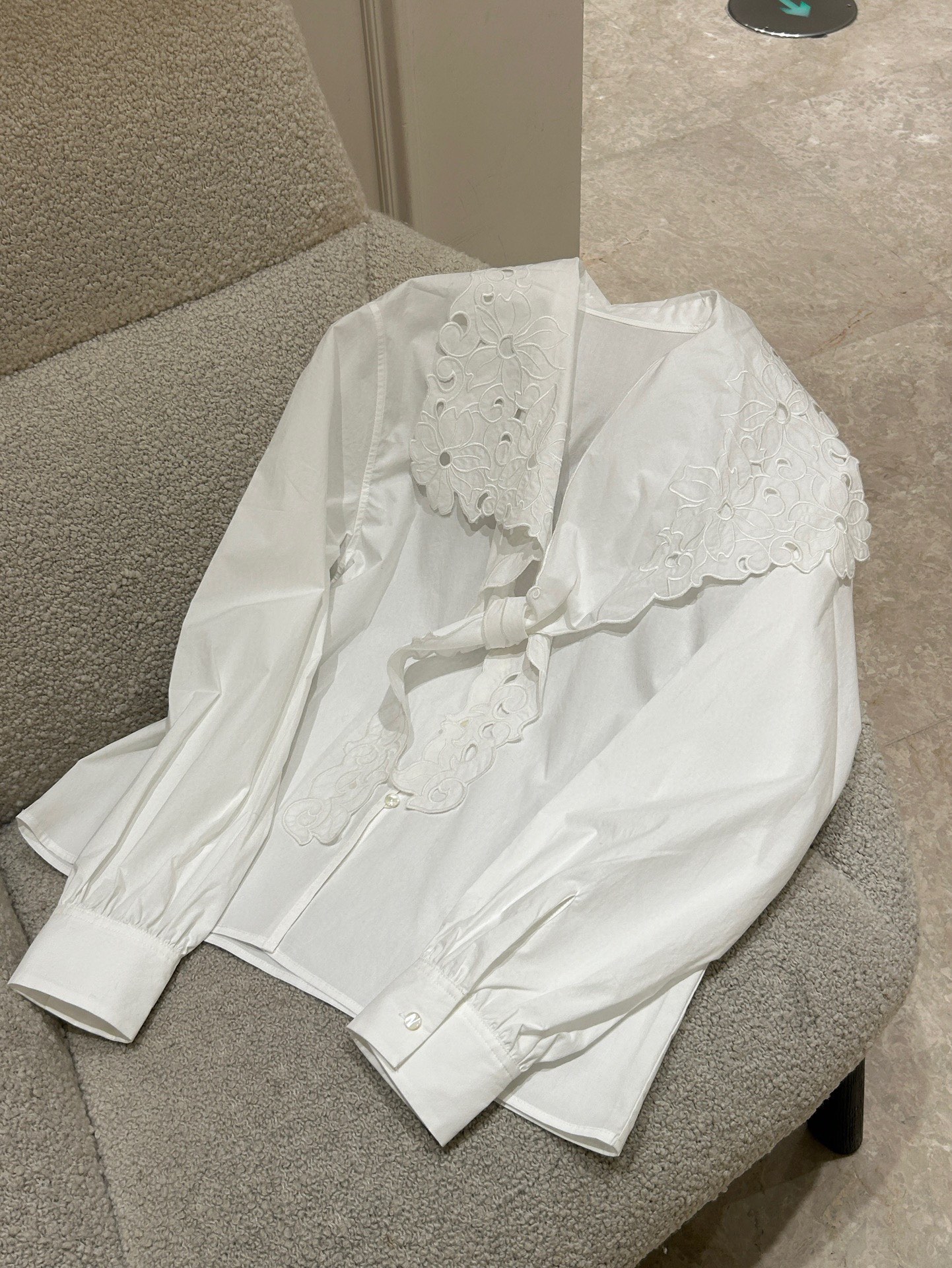 French Romantic Embroidered White Shirt for Young Girls with Sweet and Elegant Style - 图片 1