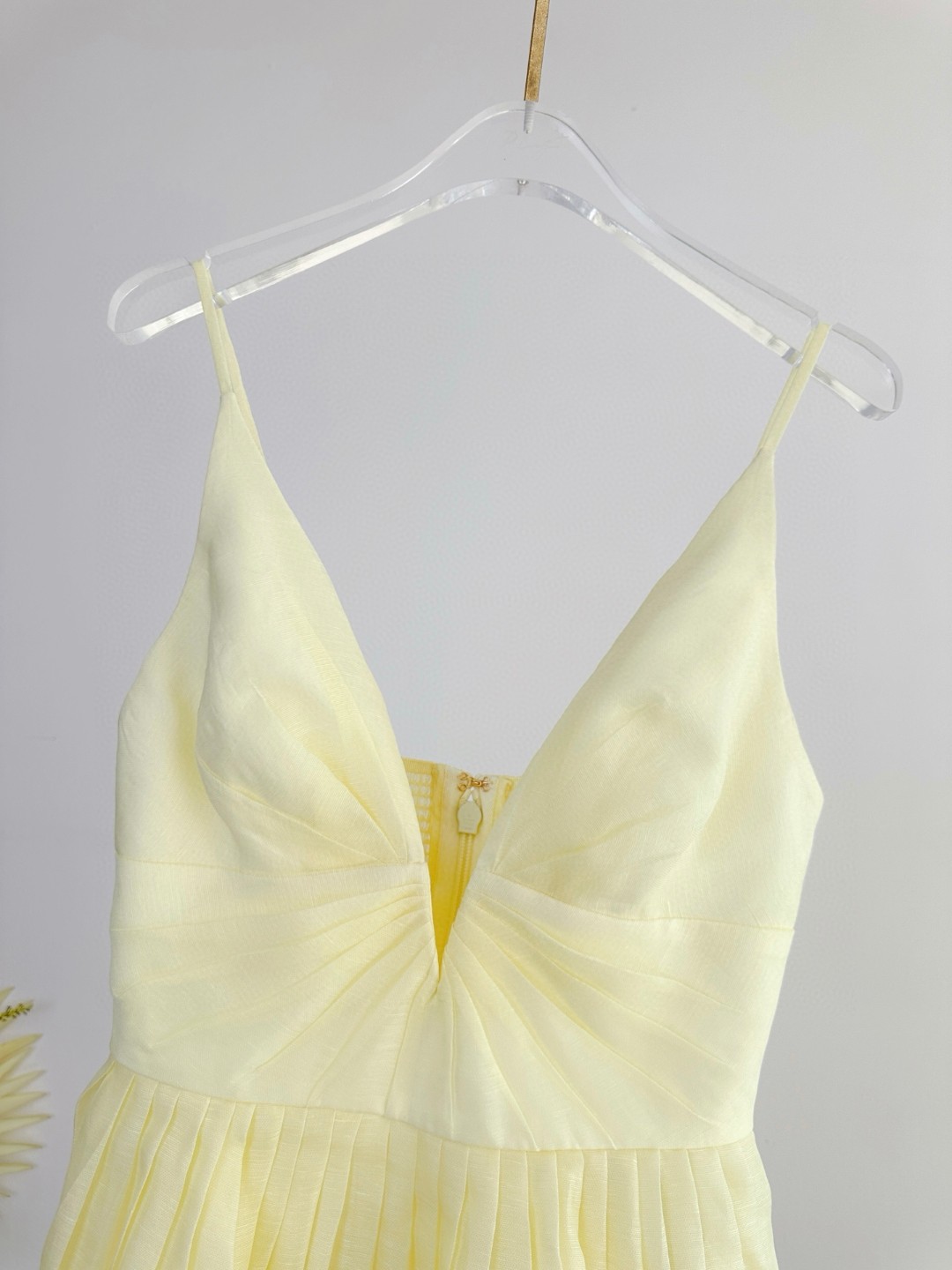 Hard-Core Female P1035 in Zimmermann’s Illuminate Series with Silkogan Fabric and V-Shaped Steel Rings. - 图片 3