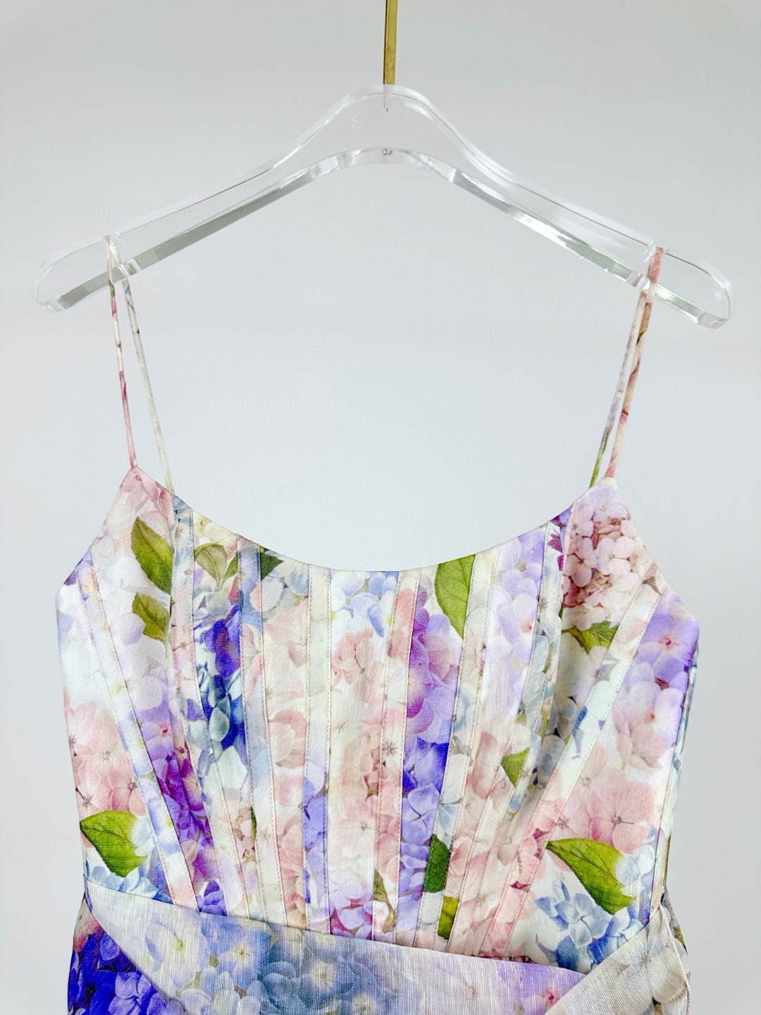 Zimmermann Illumination Dress: One-Size-Fits-All Suit with Unique Features - 图片 5