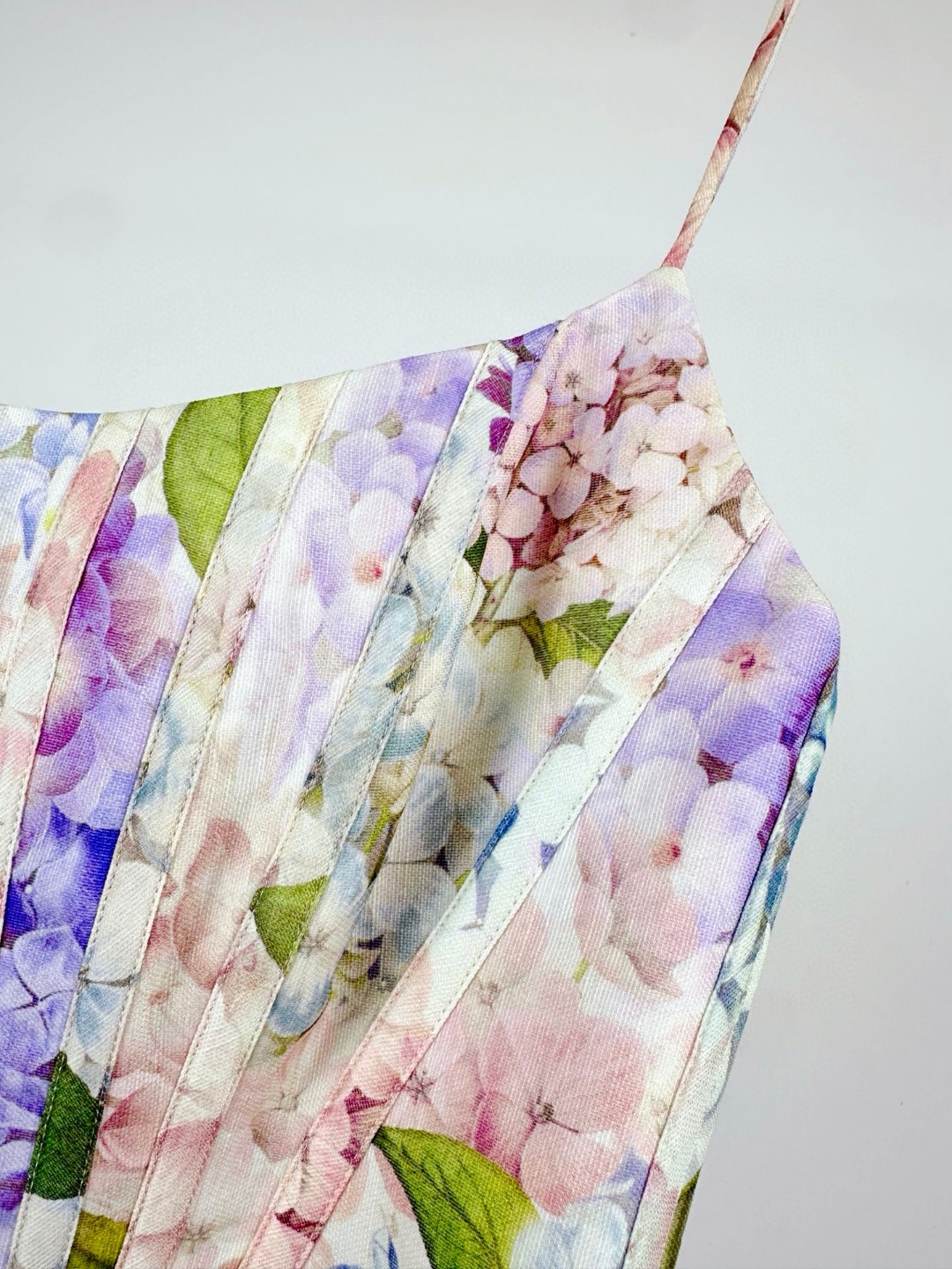 Zimmermann Illumination Dress: One-Size-Fits-All Suit with Unique Features - 图片 6