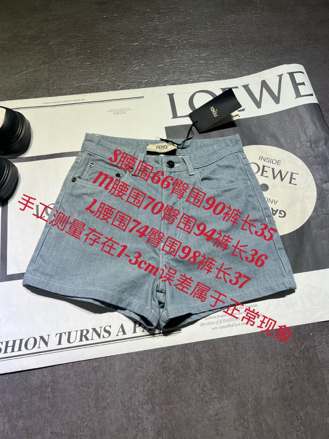 High-Quality Women’s Suit and Fendi’s Light Blue Horn Bag for Spring/Summer 2025 - 图片 9