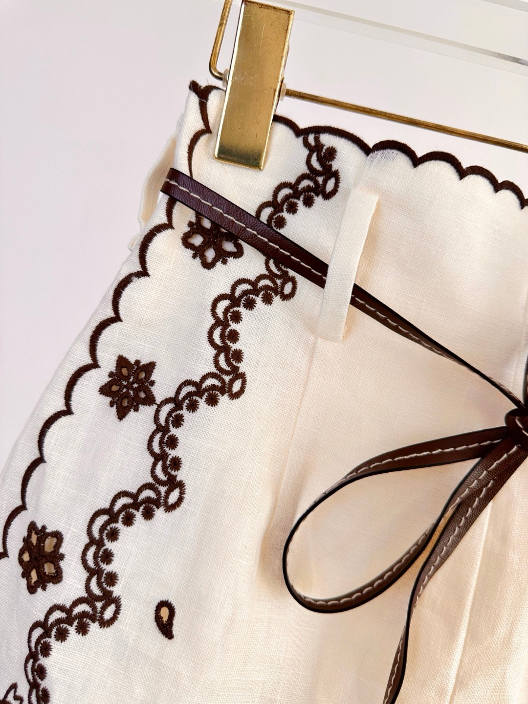 Zimmermann Female Suit: One-Size-Fits-All with Embroidery Detail and Hidden Zipper - 图片 7
