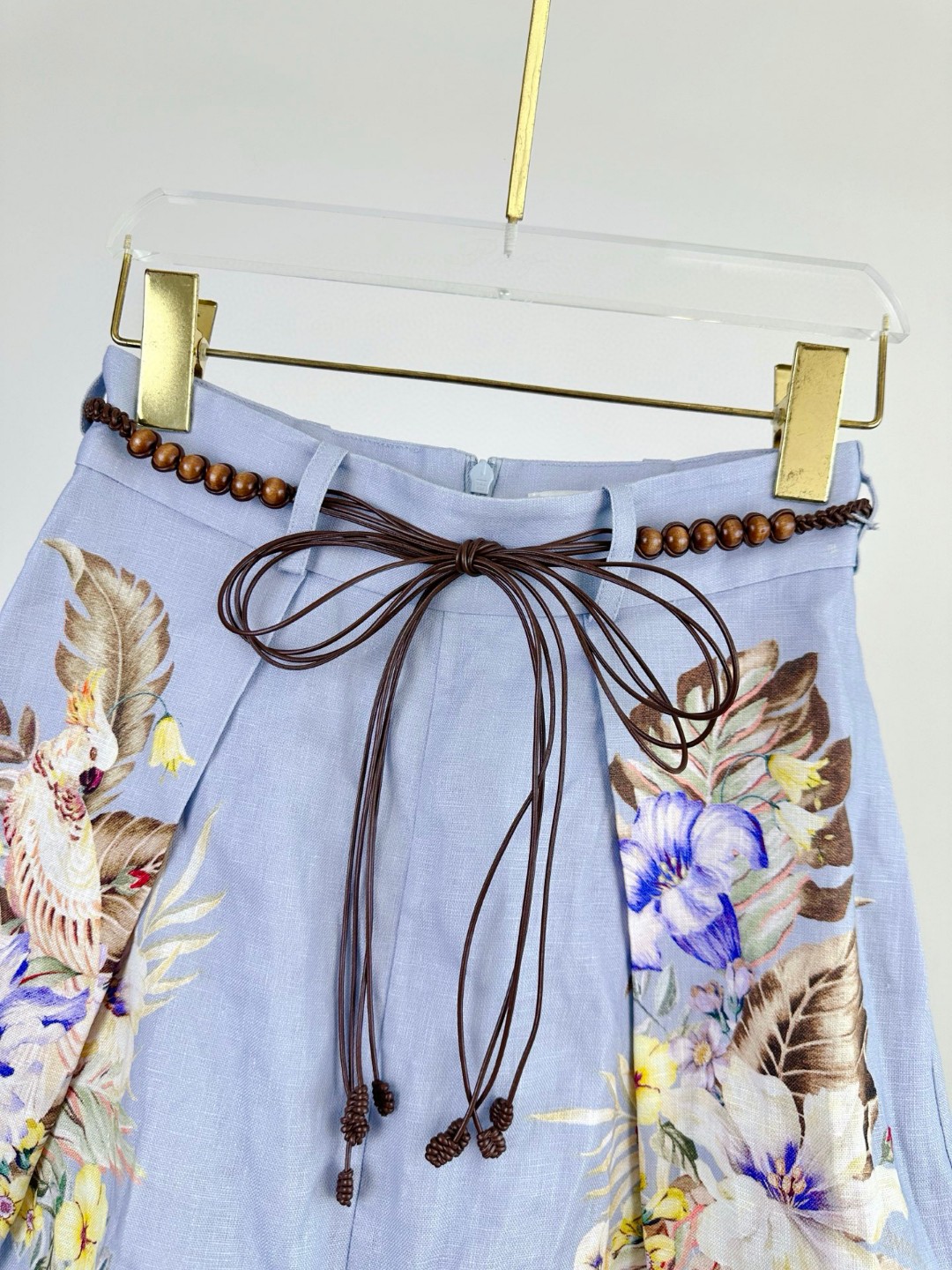Innovative Female Suit with Functional Features and Stylish Details. - 图片 5