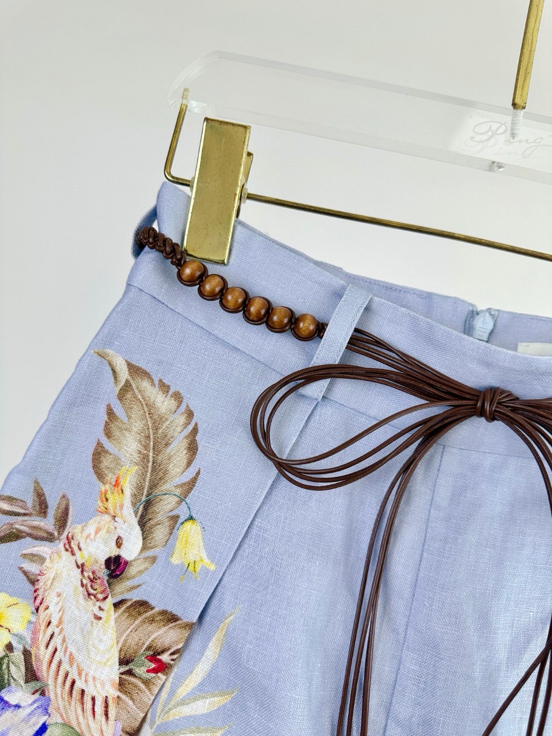 Innovative Female Suit with Functional Features and Stylish Details. - 图片 6
