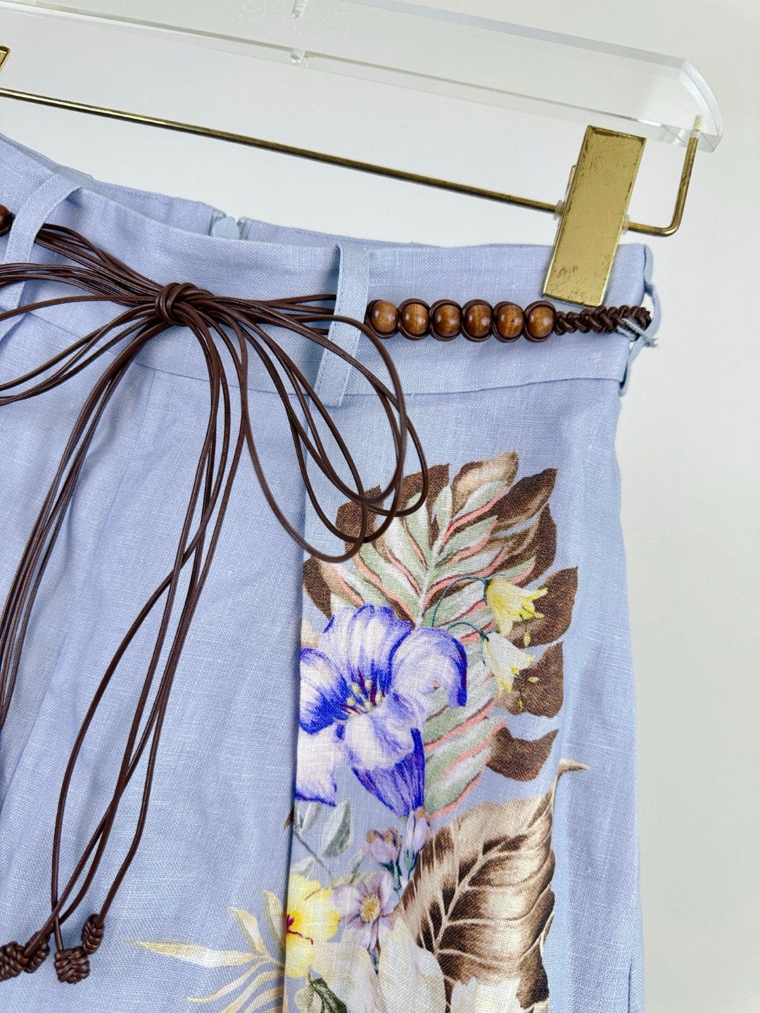 Innovative Female Suit with Functional Features and Stylish Details. - 图片 7