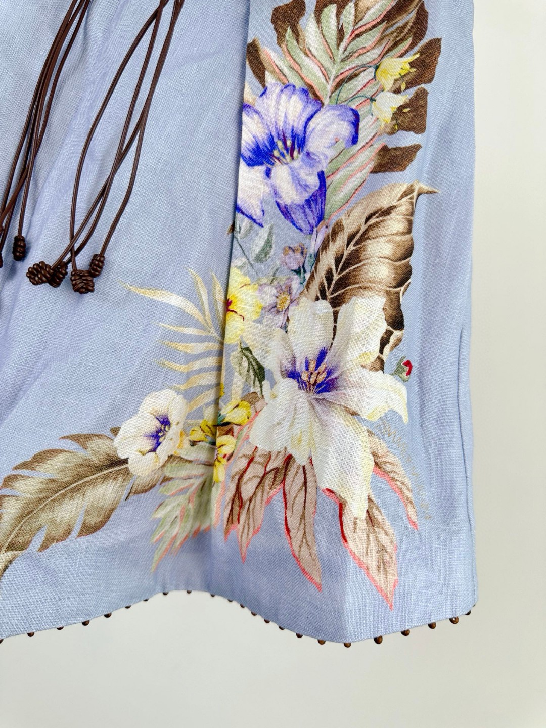 Innovative Female Suit with Functional Features and Stylish Details. - 图片 9