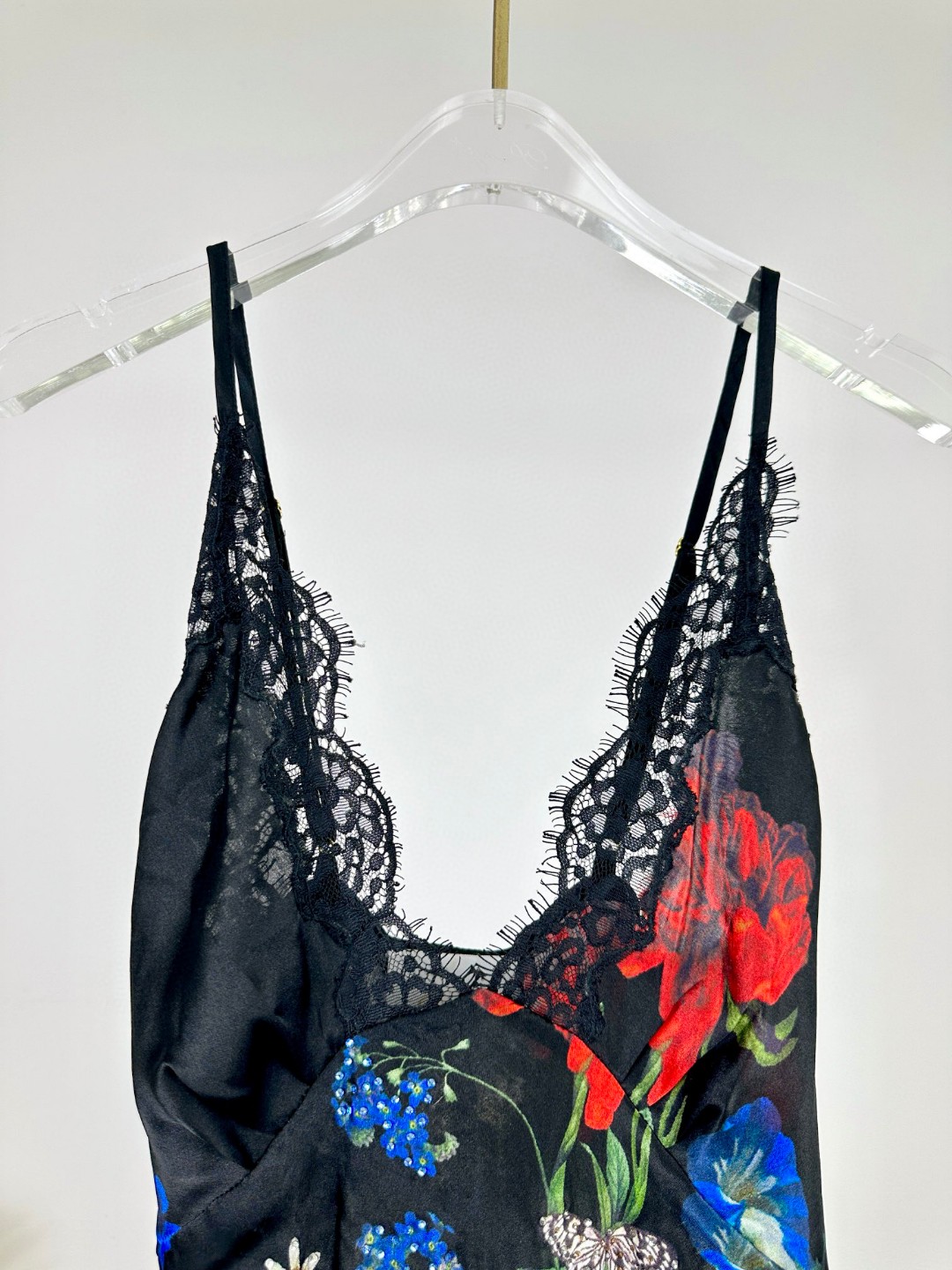 “Original Silk Camilla Dress: Sexy, Hand-Decorated with Crystal Details” - 图片 4