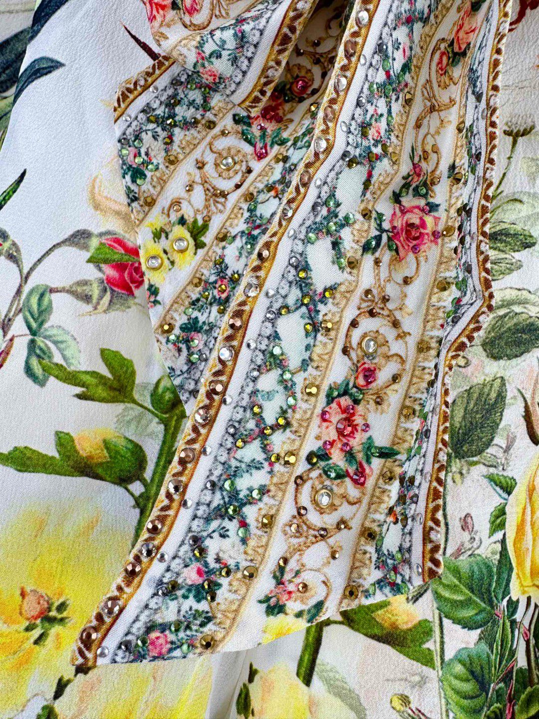 “Camilla: Silk Suit with Unique Design and Crystal Details for Spring and Summer” - 图片 7