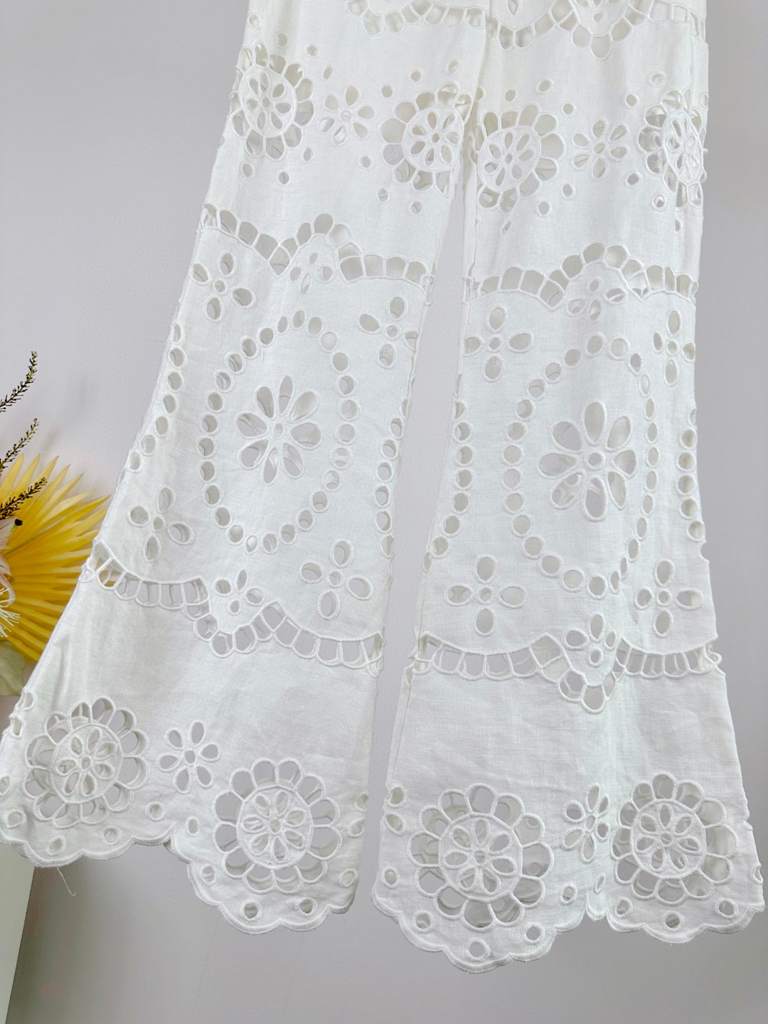 ZIMMERMANN Natura Garment Series: Embroidered Smelt Pants with Fine Detail. - 图片 8