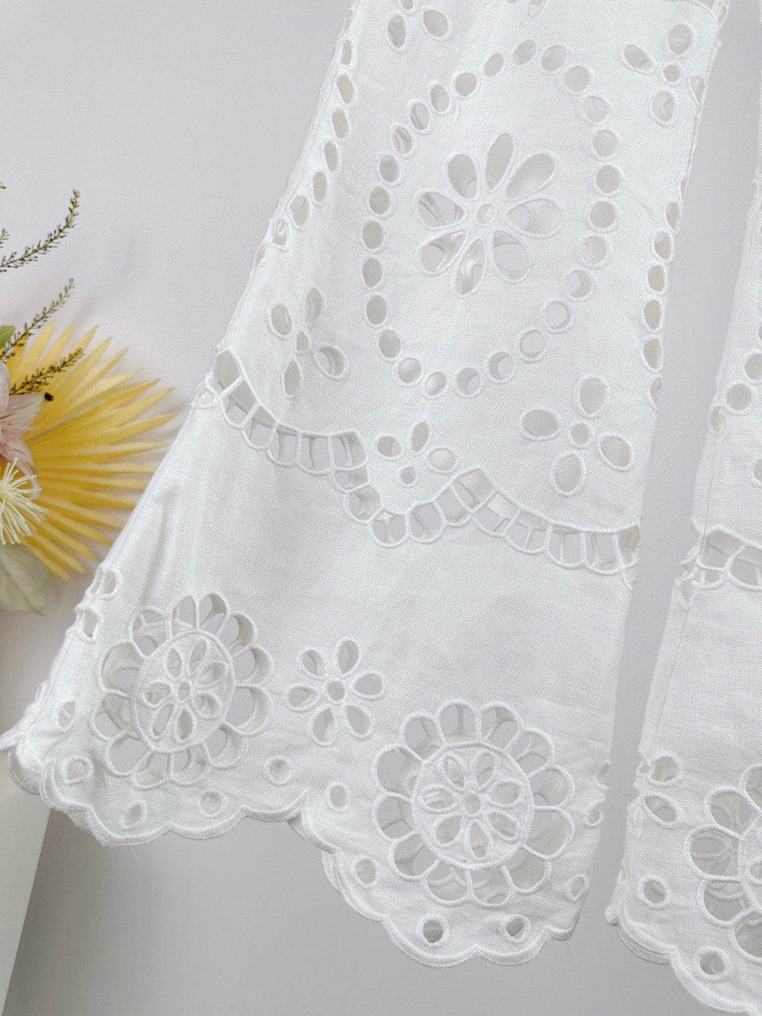ZIMMERMANN Natura Garment Series: Embroidered Smelt Pants with Fine Detail. - 图片 9