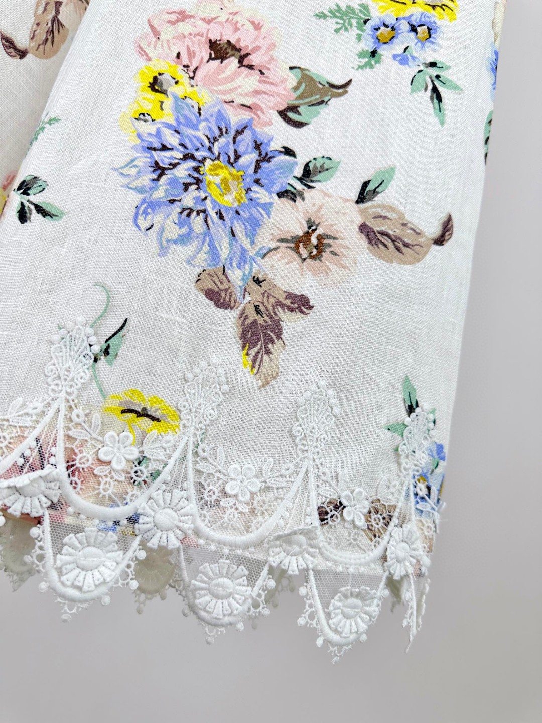 Versatile Female Suit with Matching Accessories and Floral Pattern for Summer Holidays - 图片 8