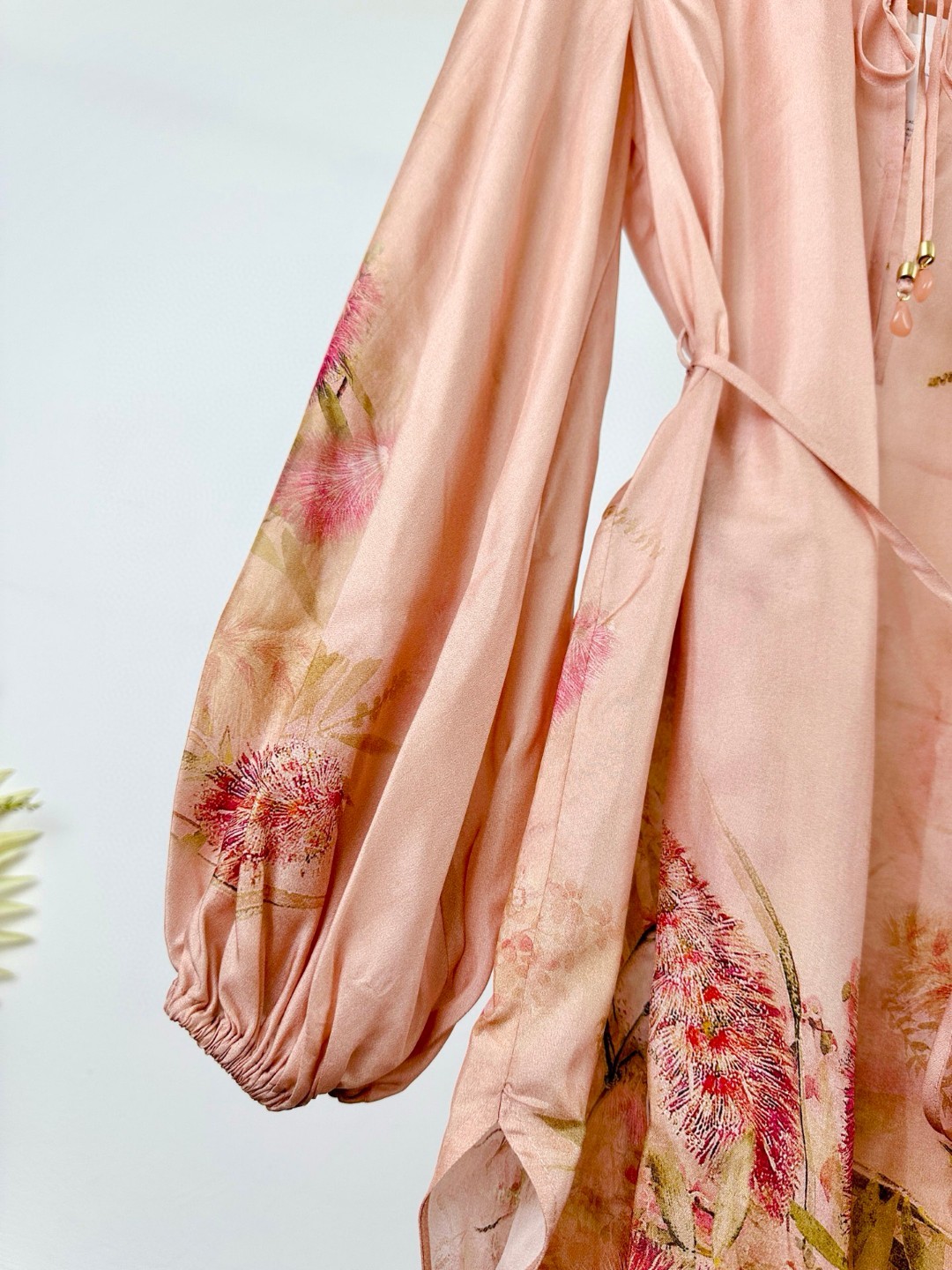 “Cascadian Summer Bathing Suit Series by Zimmermann: Real-Swirling Fabric, Loose Sleeves, Belts, Eyebrow Detail.” - 图片 9