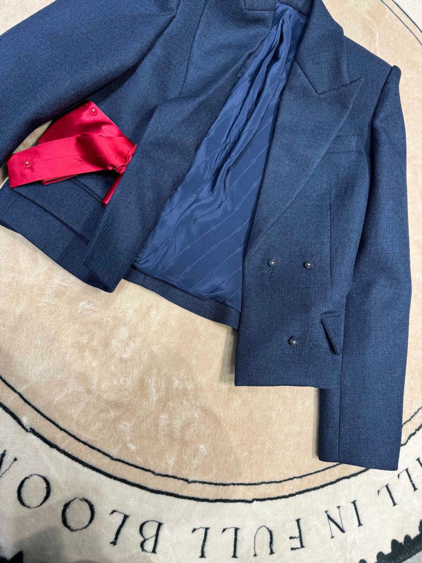 Blue Butterfly Single-Size Female Suit with Stylish Liner and Weave-Formed Fabrics - 图片 5
