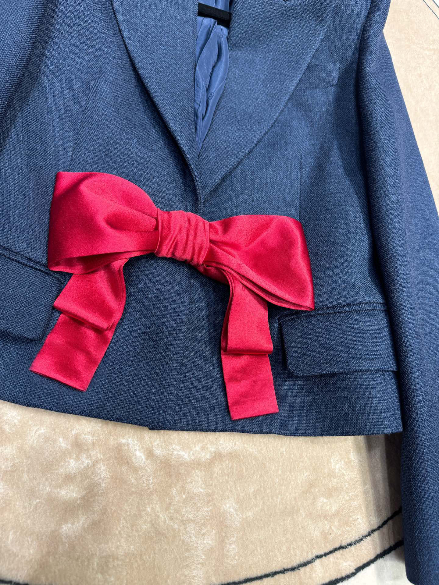 Blue Butterfly Single-Size Female Suit with Stylish Liner and Weave-Formed Fabrics - 图片 3