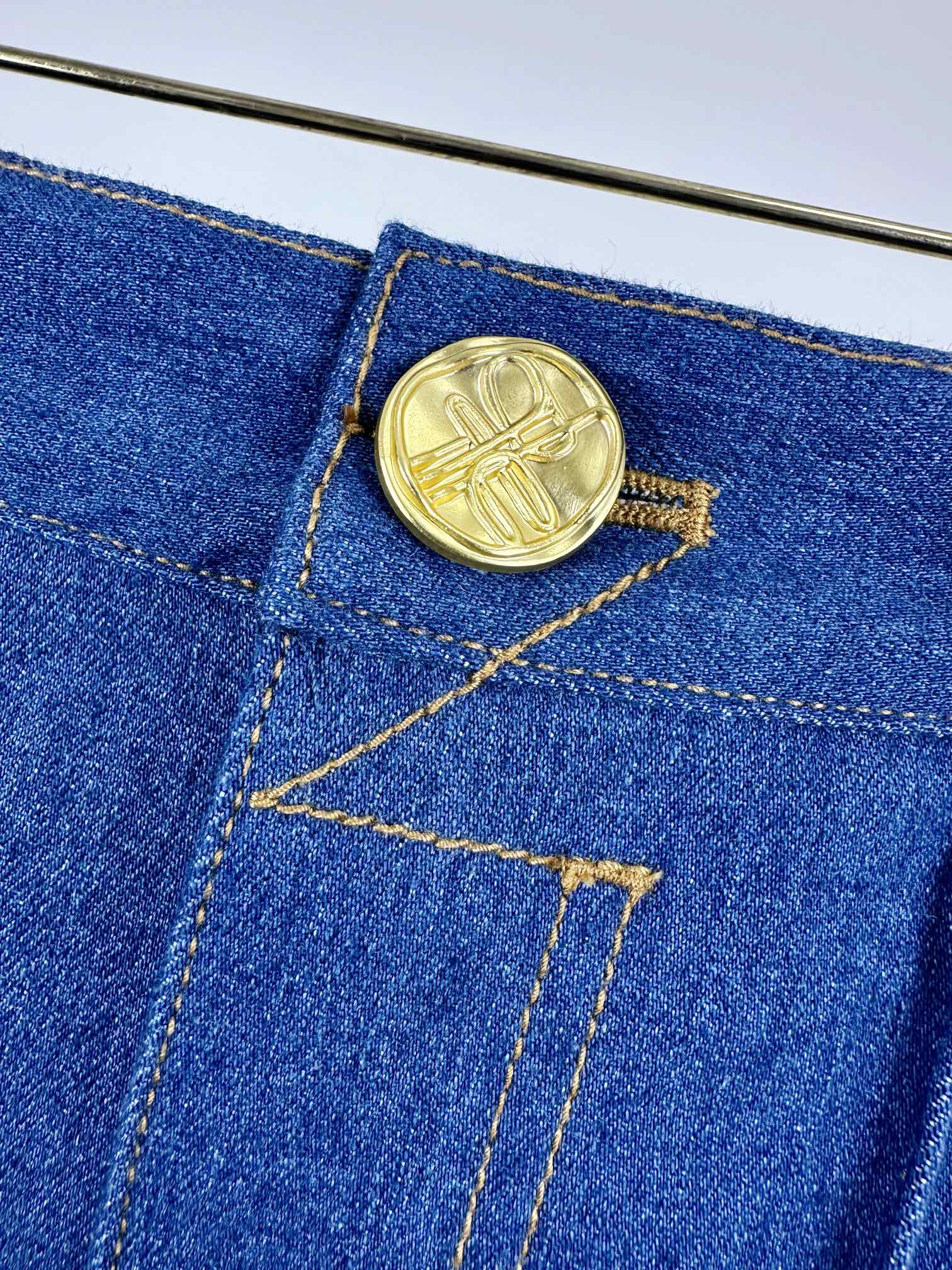 ZIMMERMANN Luminosity Collection: Hardcore Woman’s Fashion with Micro-Bulleted Jeans and Custom Details. - 图片 6