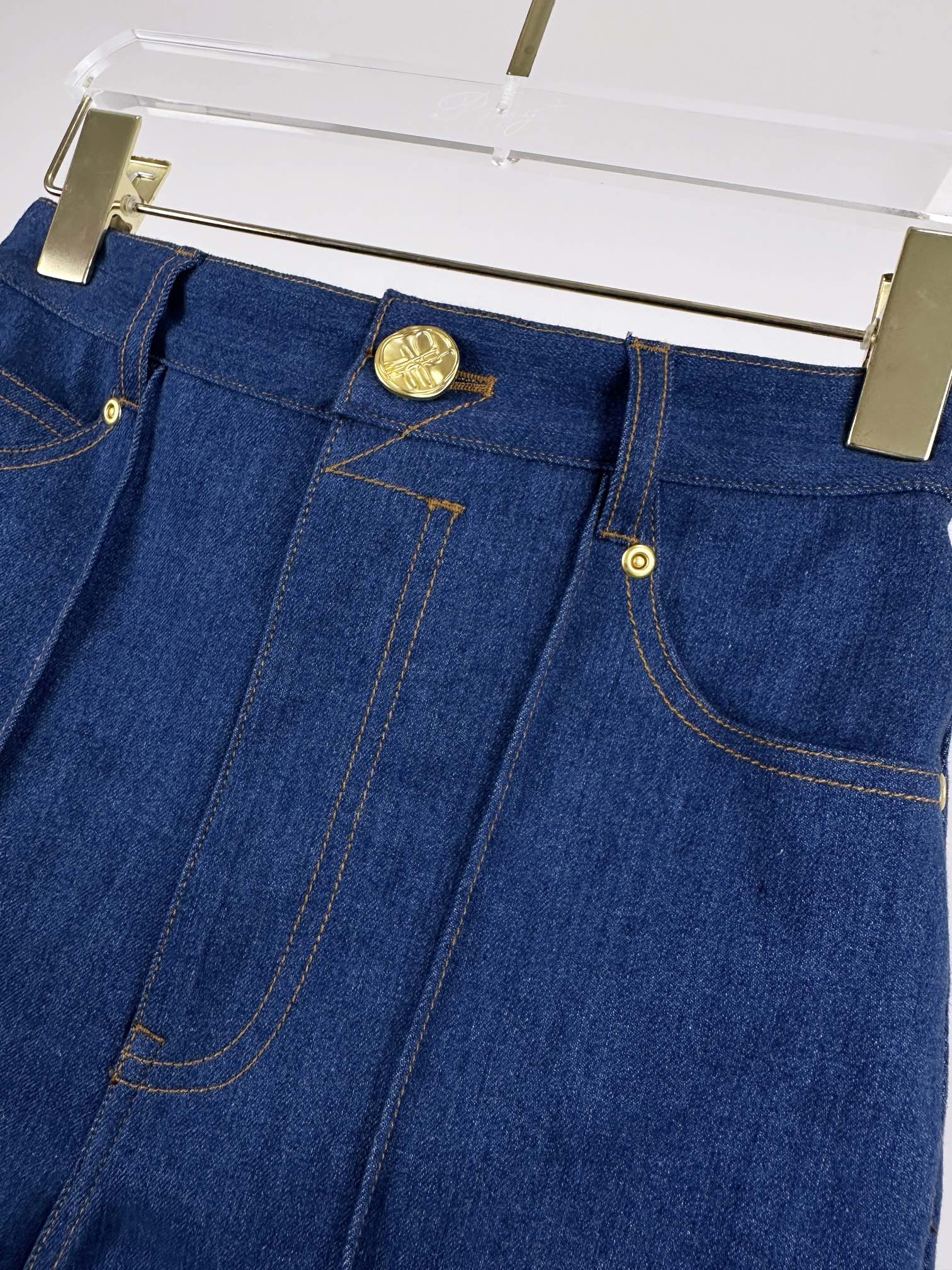 ZIMMERMANN Luminosity Collection: Hardcore Woman’s Fashion with Micro-Bulleted Jeans and Custom Details. - 图片 7