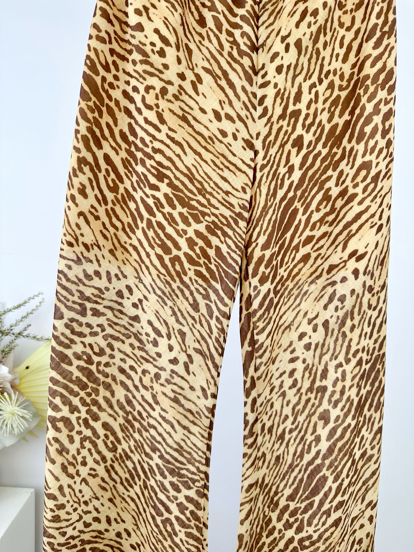 Title: “ZIMMERMANN Original Hardcore Female Suit with Cotton Fabric Design” Summary: P660 original hardcore female suit with 100% cotton fabric, mid-crop design, pants and - 图片 6