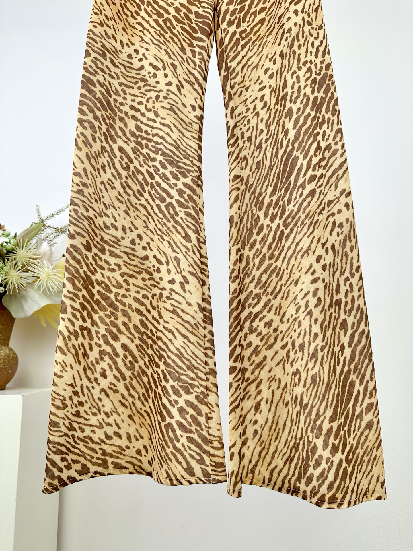 Title: “ZIMMERMANN Original Hardcore Female Suit with Cotton Fabric Design” Summary: P660 original hardcore female suit with 100% cotton fabric, mid-crop design, pants and - 图片 7